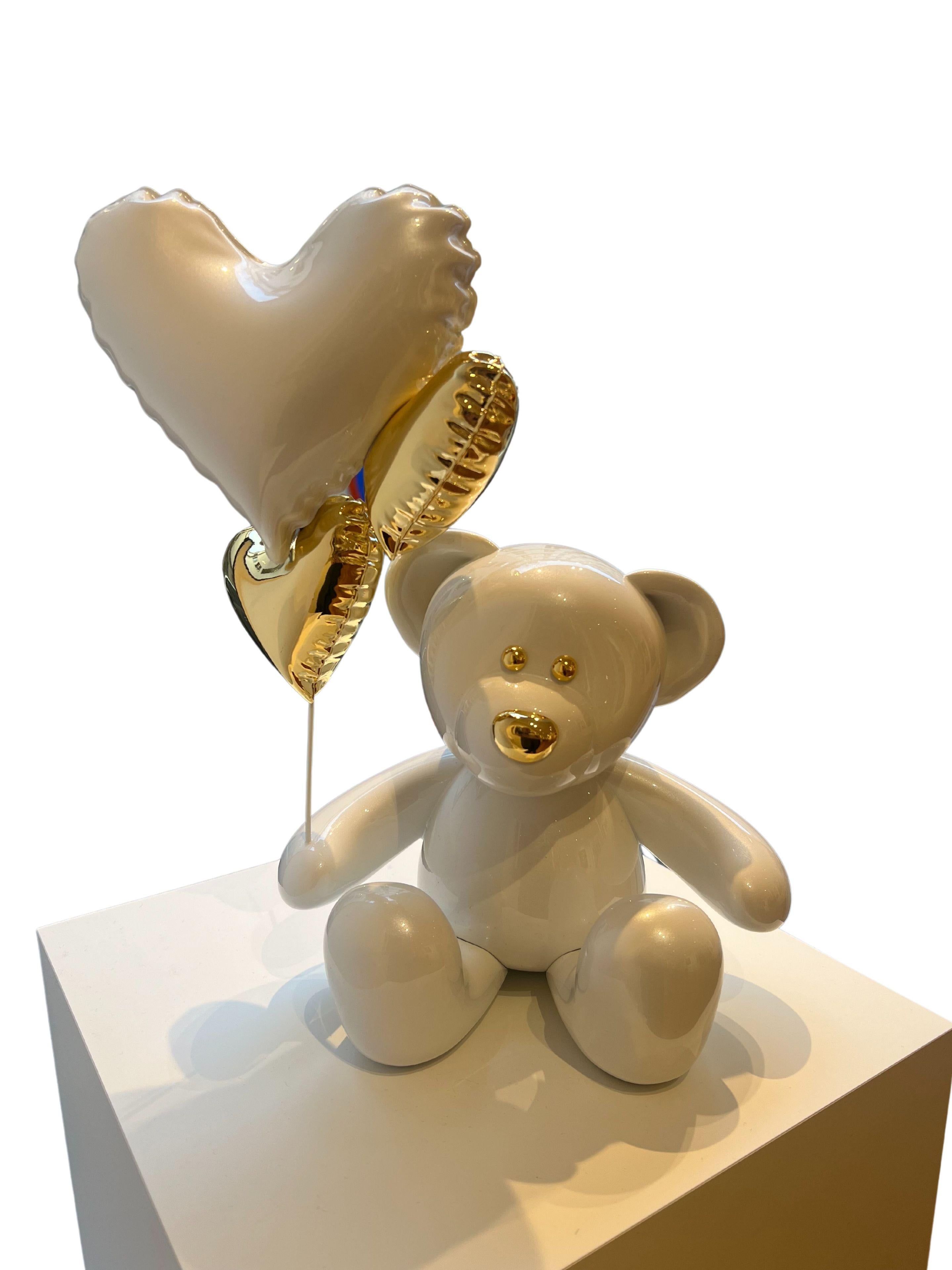 Teddy Love - Pearl White & Gold - Pop Art Sculpture by Nicolas Krauss