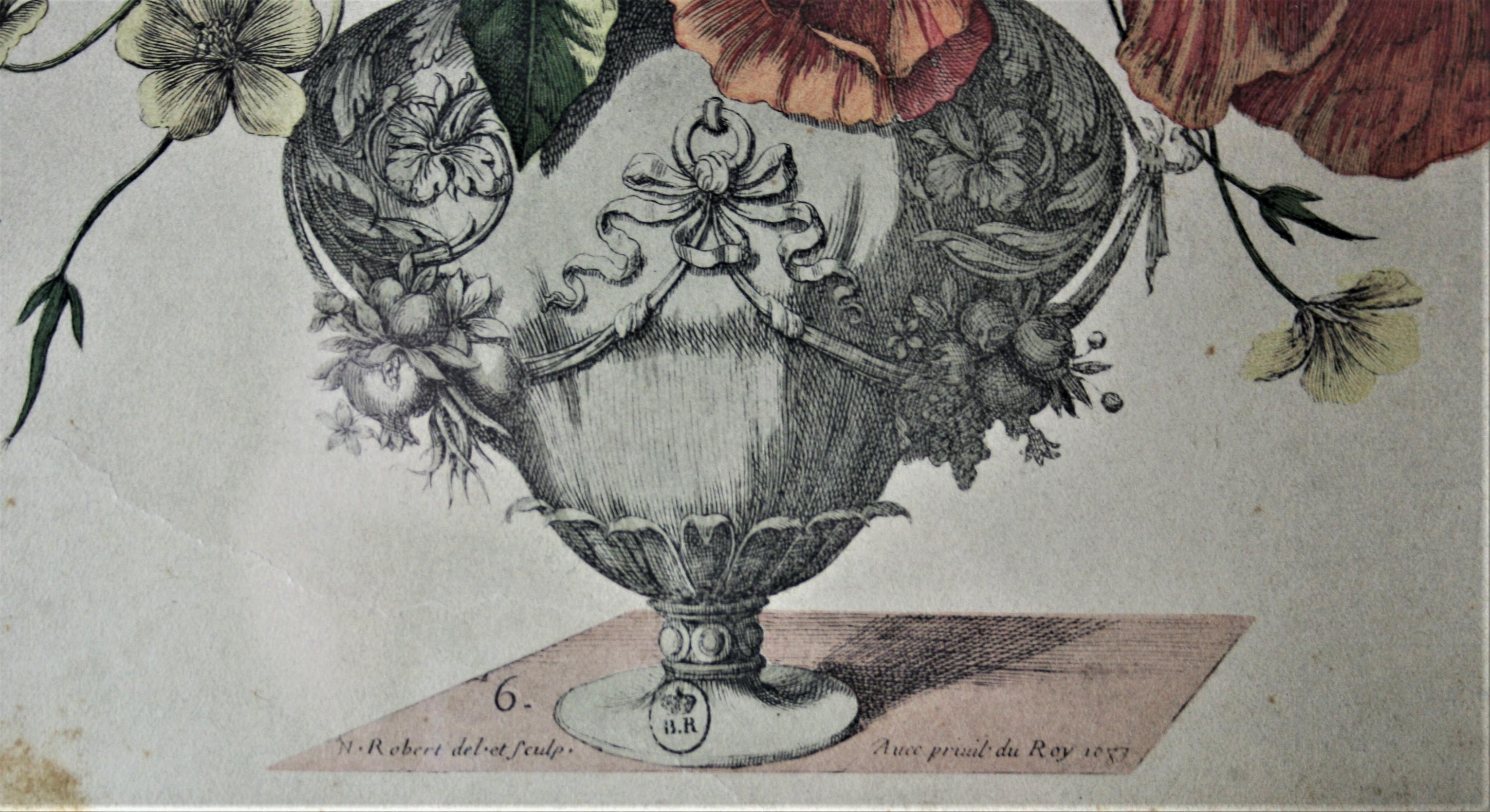 Charmanter Stich, der eine florale Komposition darstellt, signiert von Nicolas Robert. Diese Blumenkomposition besteht aus Mohn, Johanniskraut und Ackerwinde. Dieser Satz von Blumen der Felder ruht in einer Vase von Blumenstrauß und Knoten