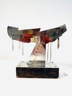 Sculpture en acier Nicolas Vlavianos de 1974 avec base en bois signée