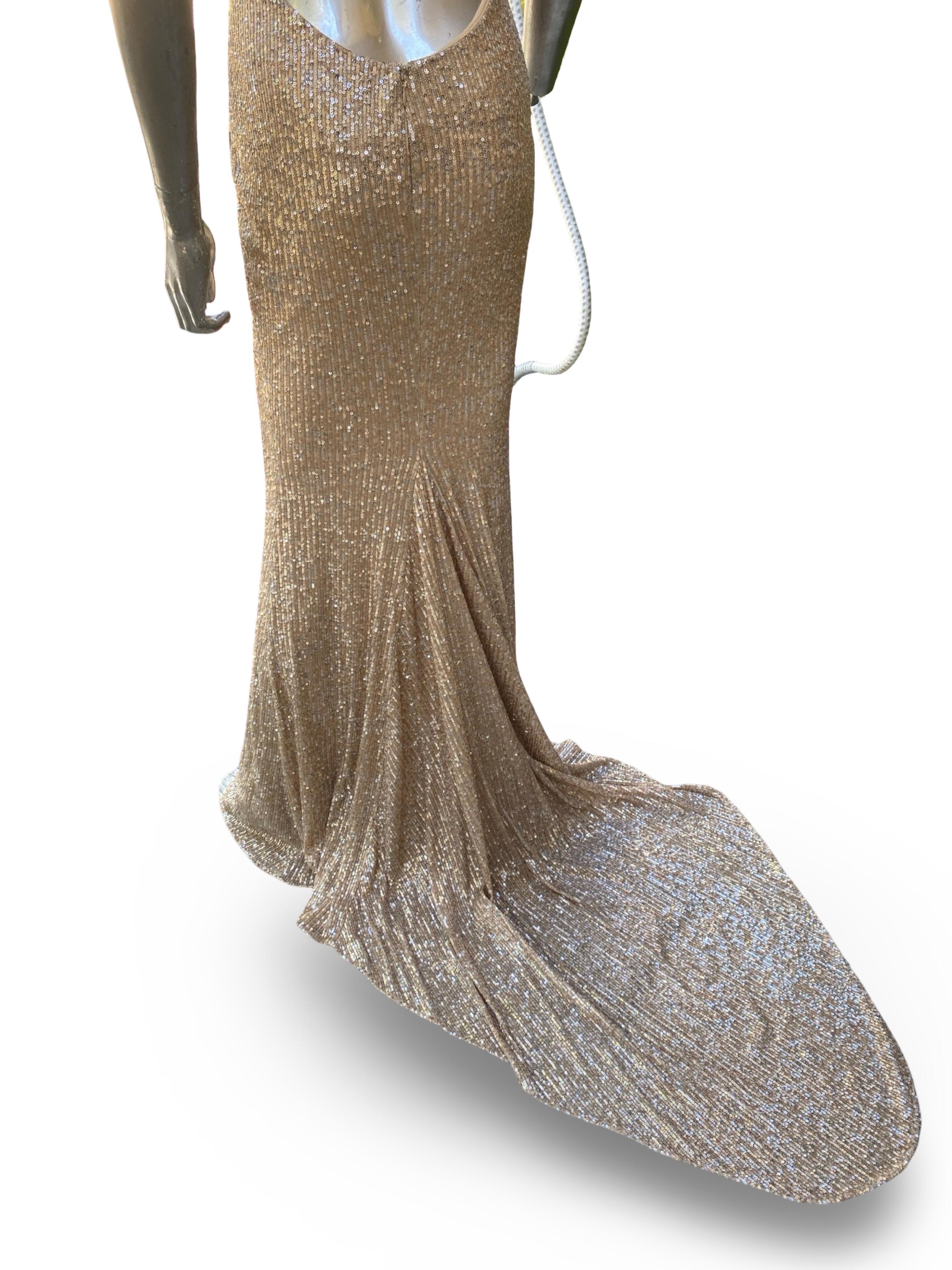 Nicole Bakti Flüssigkeit Rose Gold Pailletten Halter Abendkleid w / lange Schleppe Größe 8 im Angebot 5