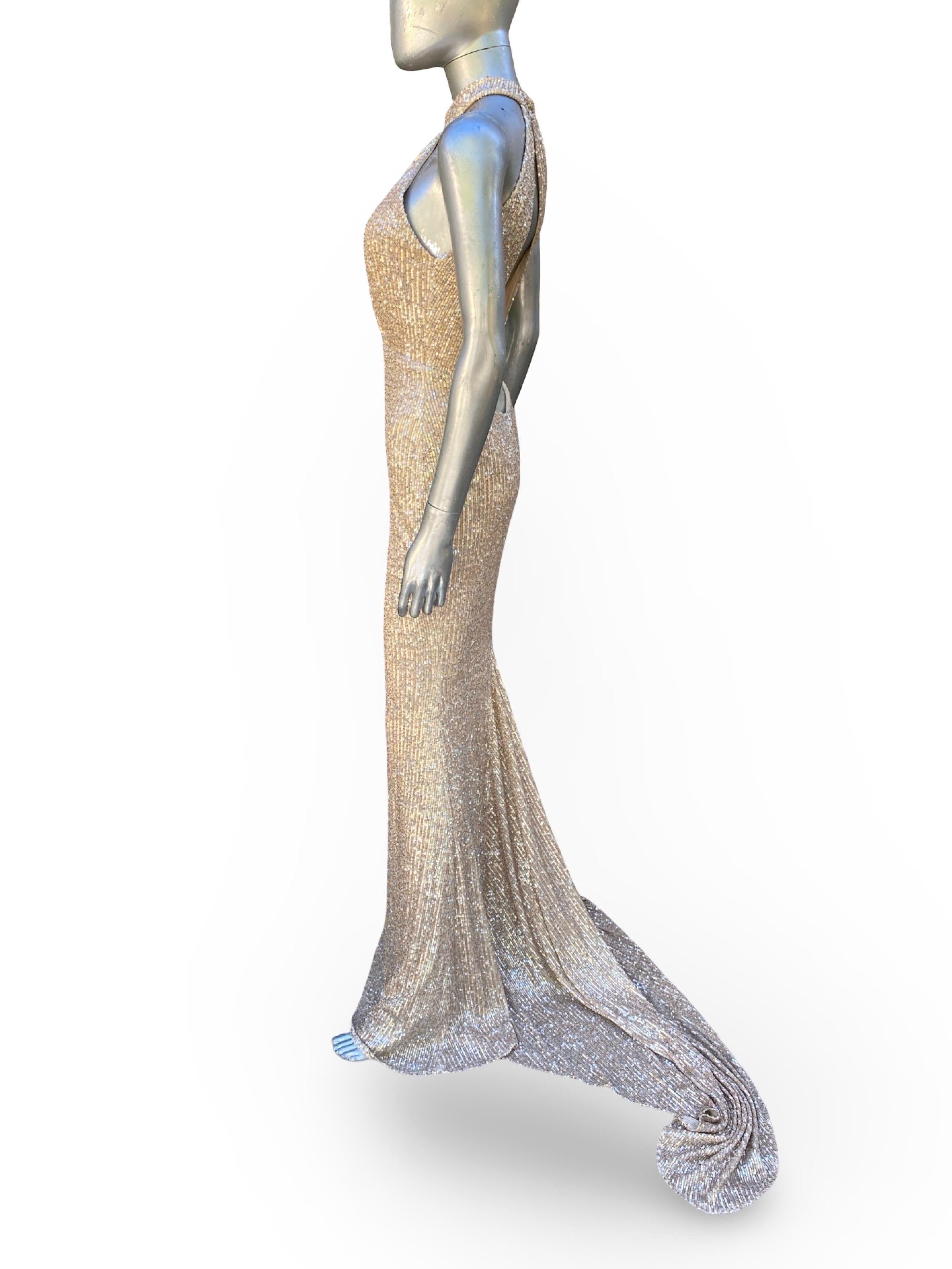 Nicole Bakti Flüssigkeit Rose Gold Pailletten Halter Abendkleid w / lange Schleppe Größe 8 für Damen oder Herren im Angebot