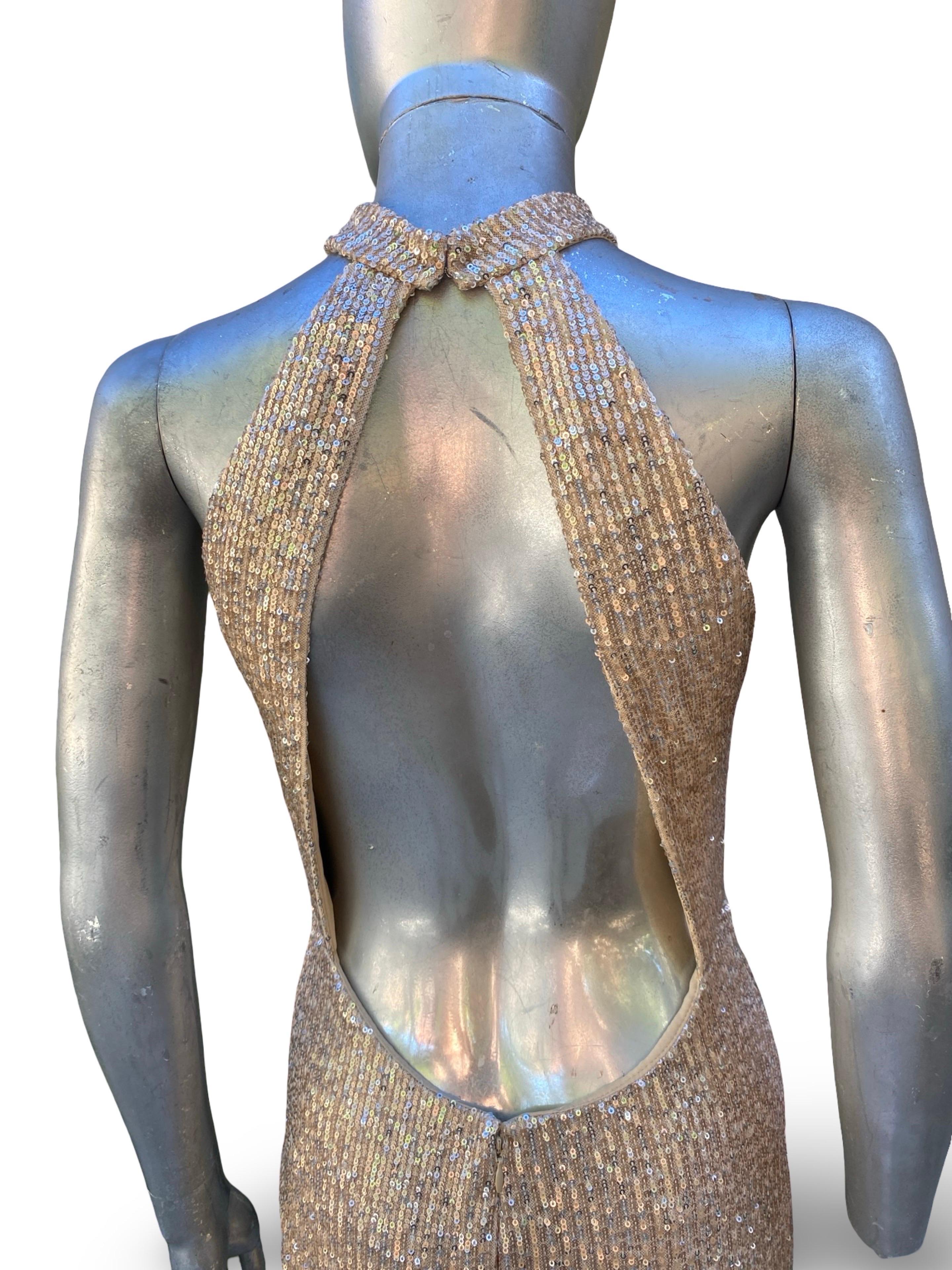 Nicole Bakti Flüssigkeit Rose Gold Pailletten Halter Abendkleid w / lange Schleppe Größe 8 im Angebot 1