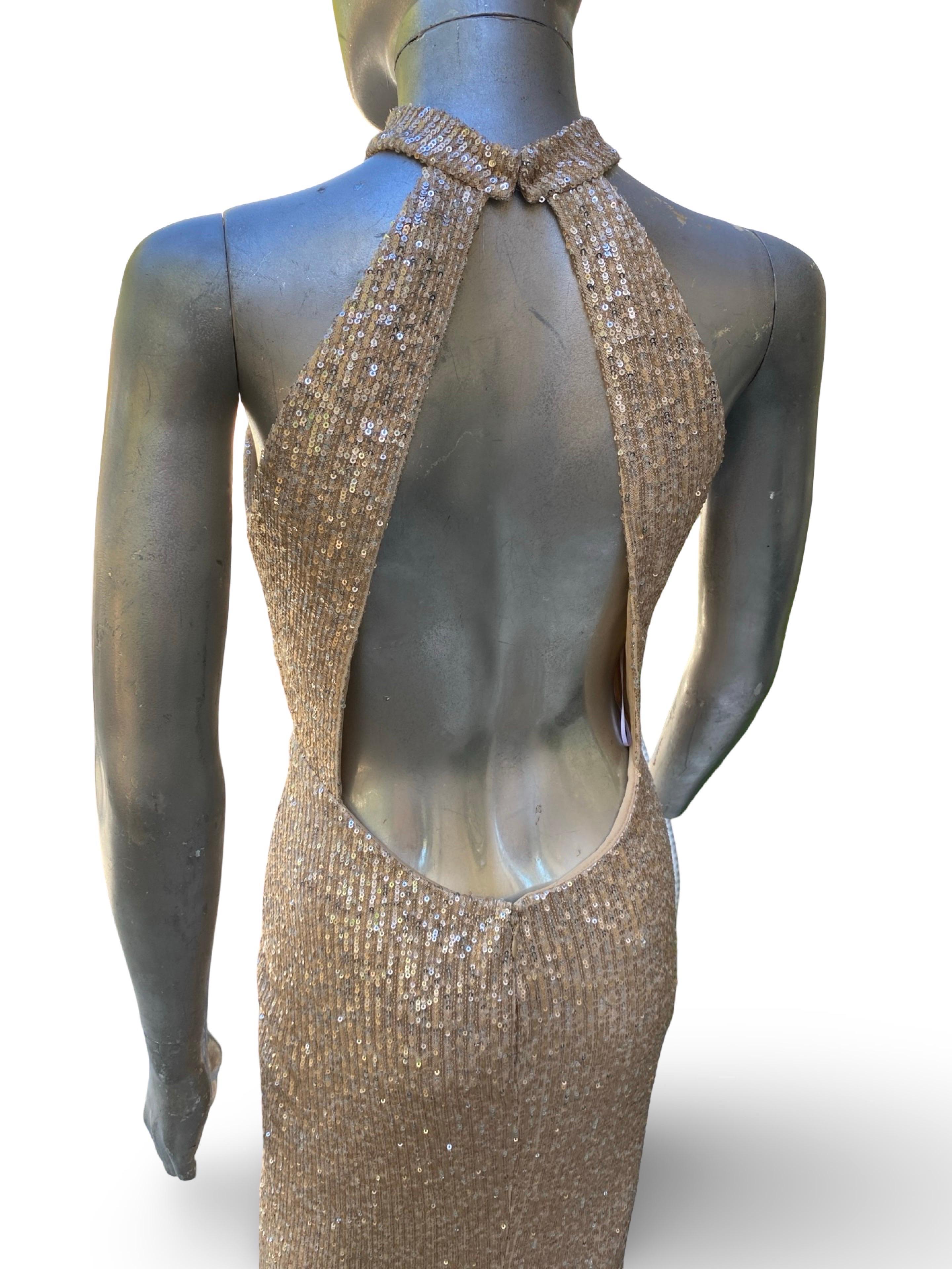 Nicole Bakti Flüssigkeit Rose Gold Pailletten Halter Abendkleid w / lange Schleppe Größe 8 im Angebot 3