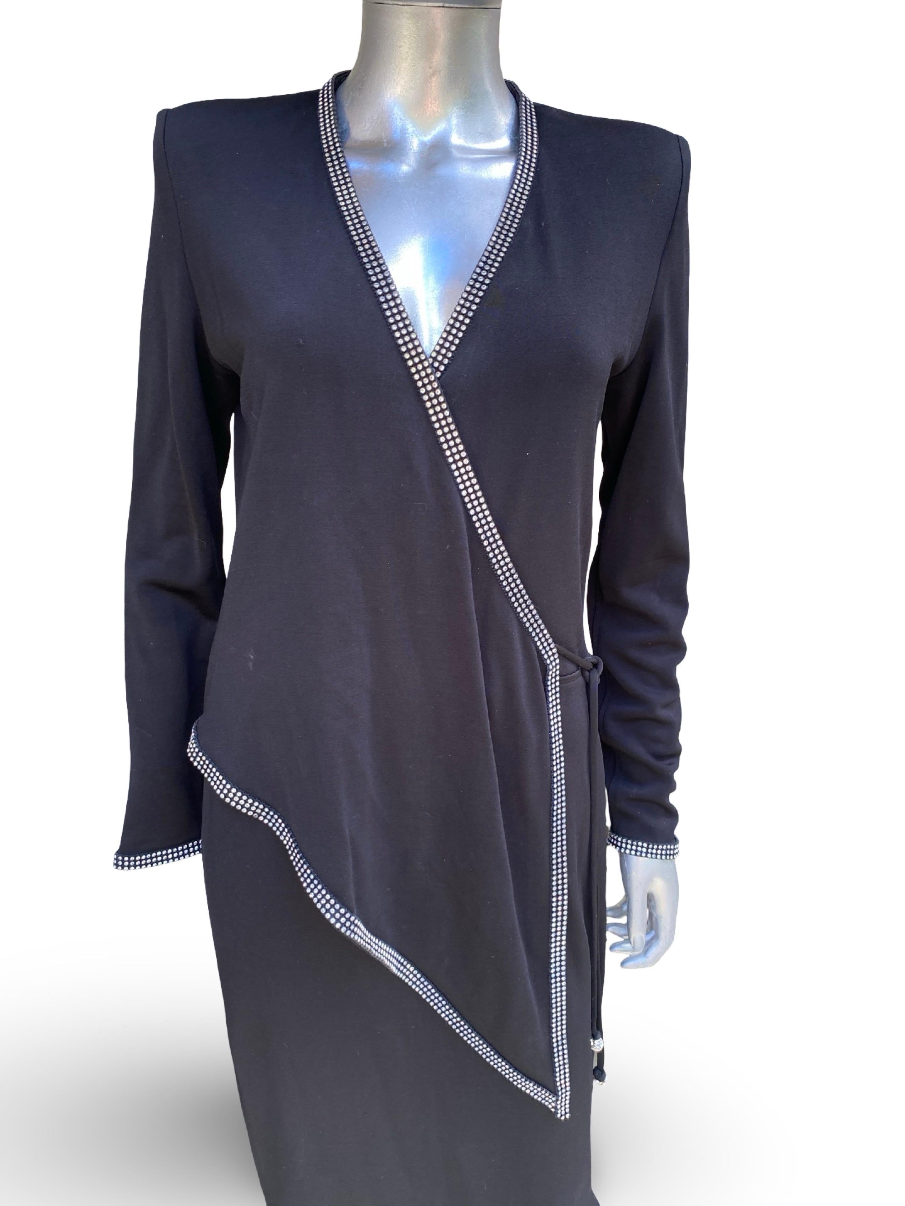 Nicole Bakti Tailored Black Wrap Cocktail  Kleid mit Strassbesatz Größe M im Angebot 5