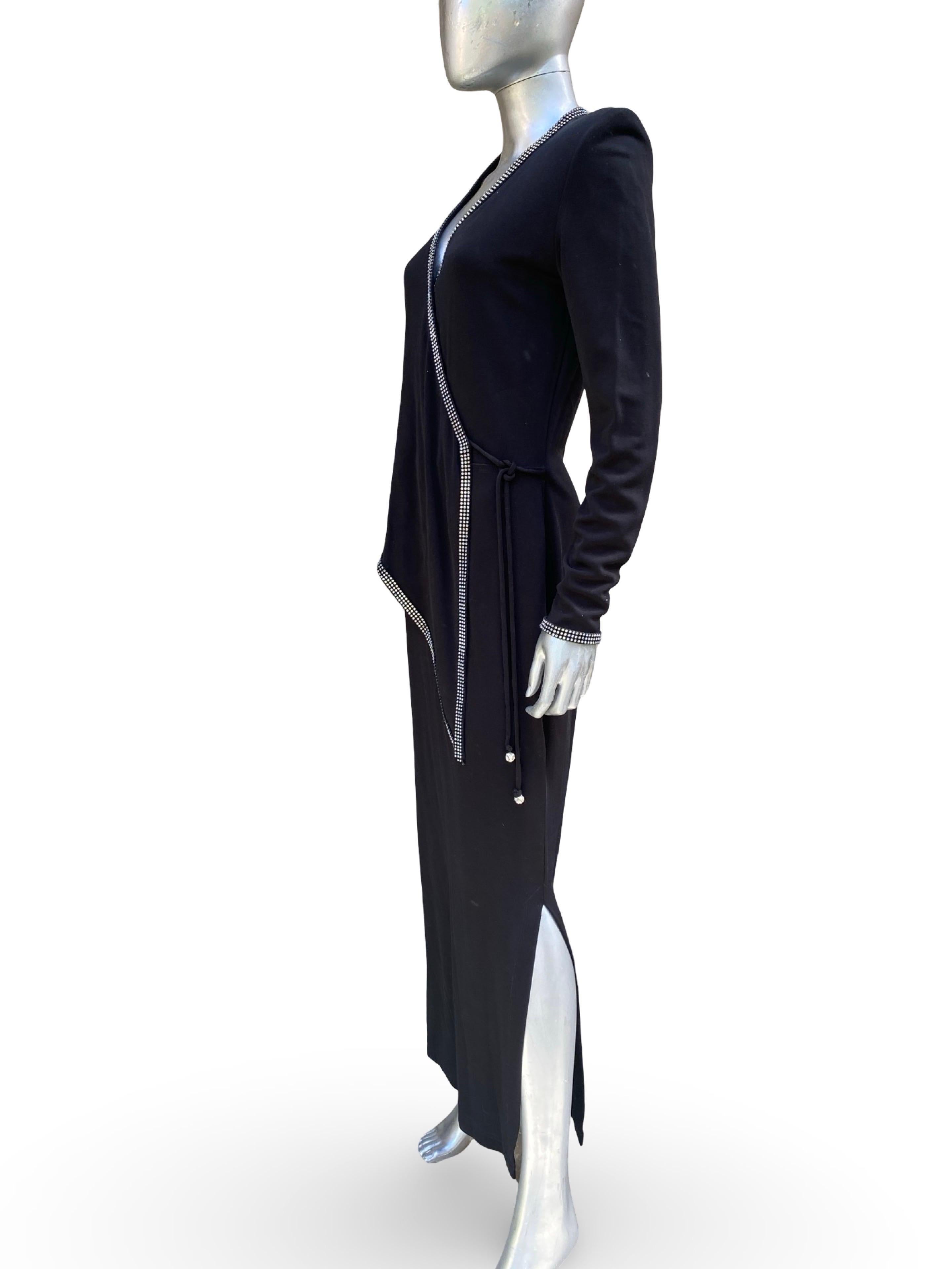 Nicole Bakti Tailored Black Wrap Cocktail  Kleid mit Strassbesatz Größe M (Schwarz) im Angebot