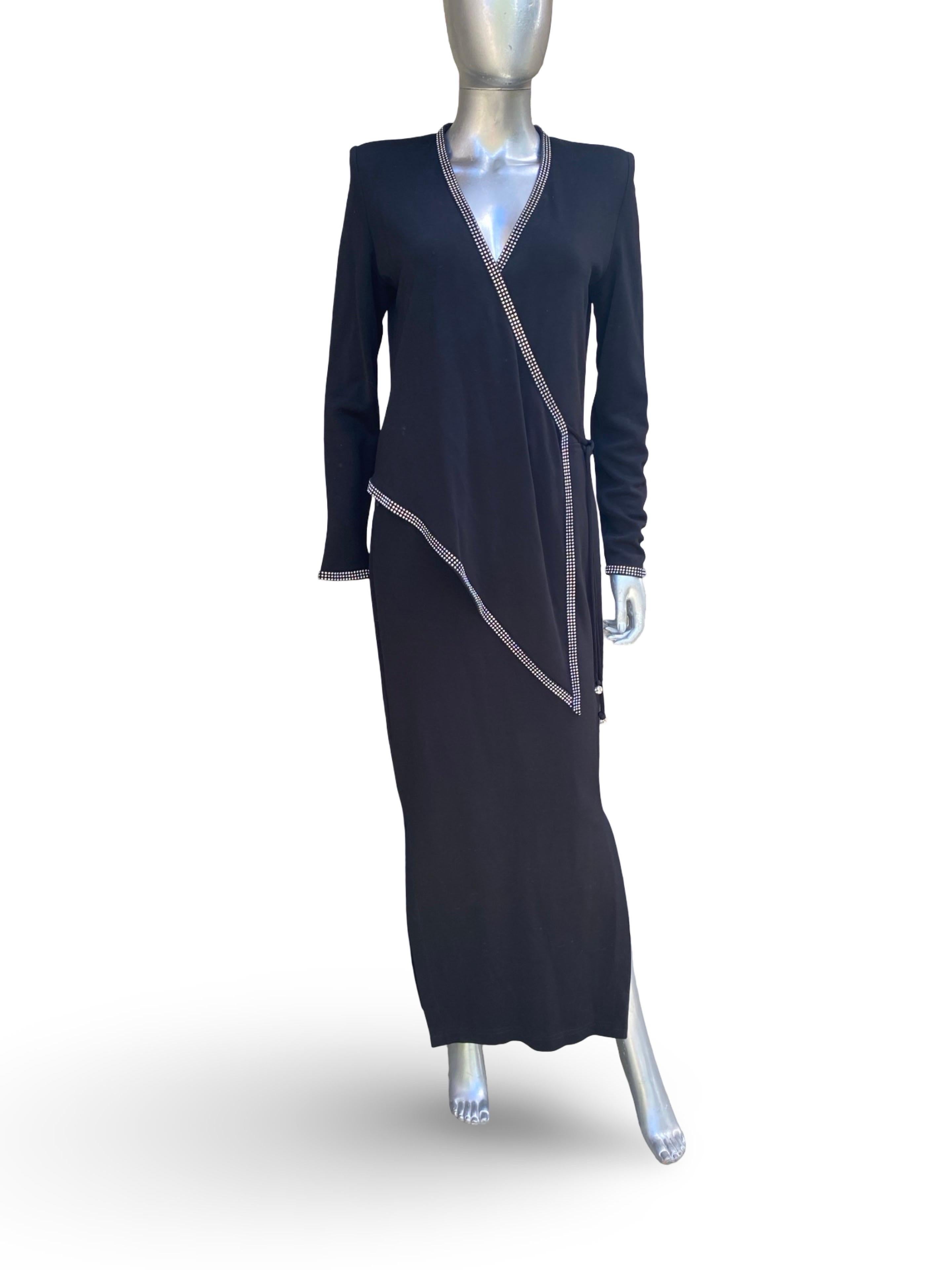 Nicole Bakti Tailored Black Wrap Cocktail  Kleid mit Strassbesatz Größe M im Zustand „Gut“ im Angebot in Palm Desert, CA