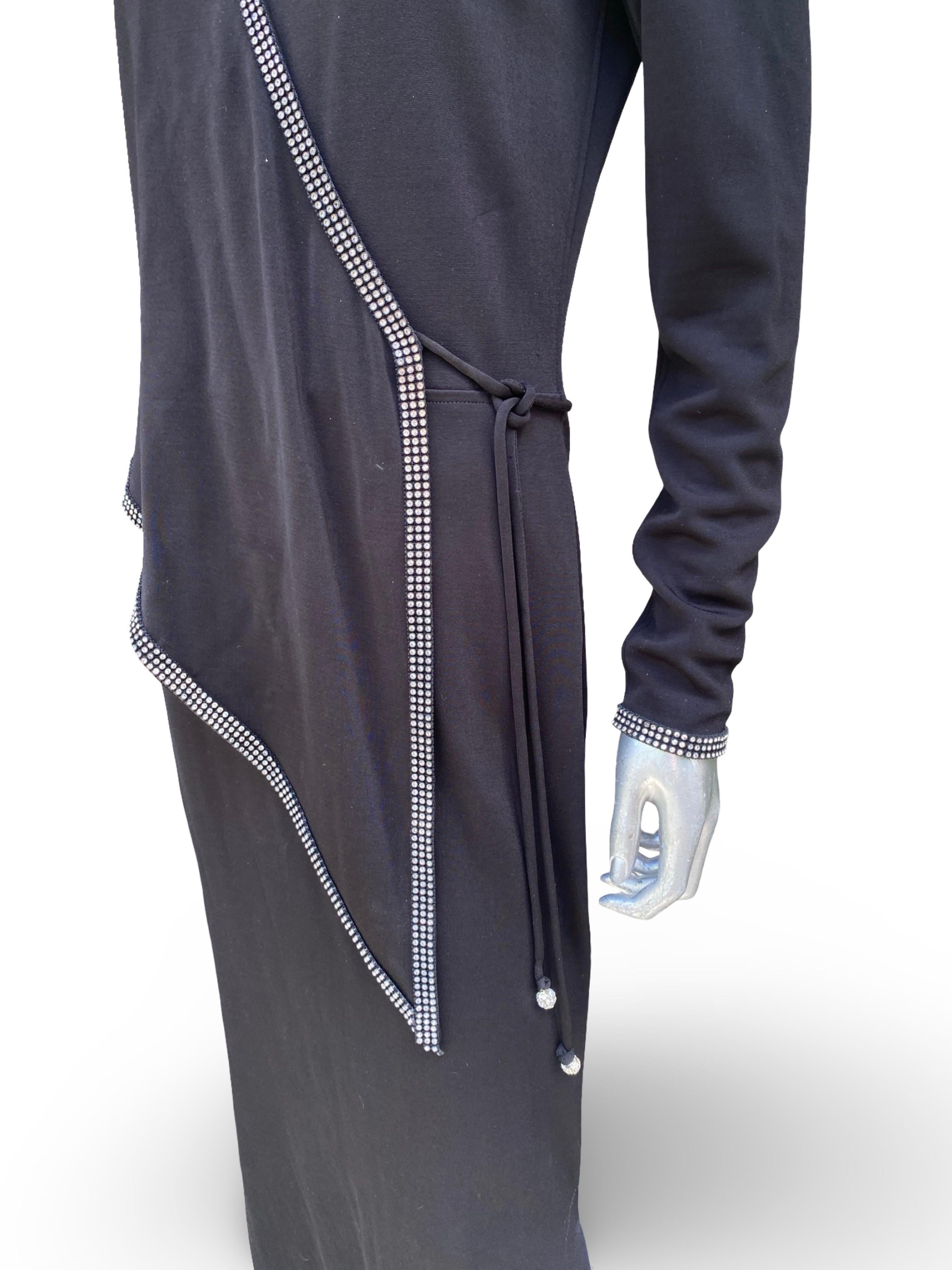 Nicole Bakti Tailored Black Wrap Cocktail  Kleid mit Strassbesatz Größe M im Angebot 2