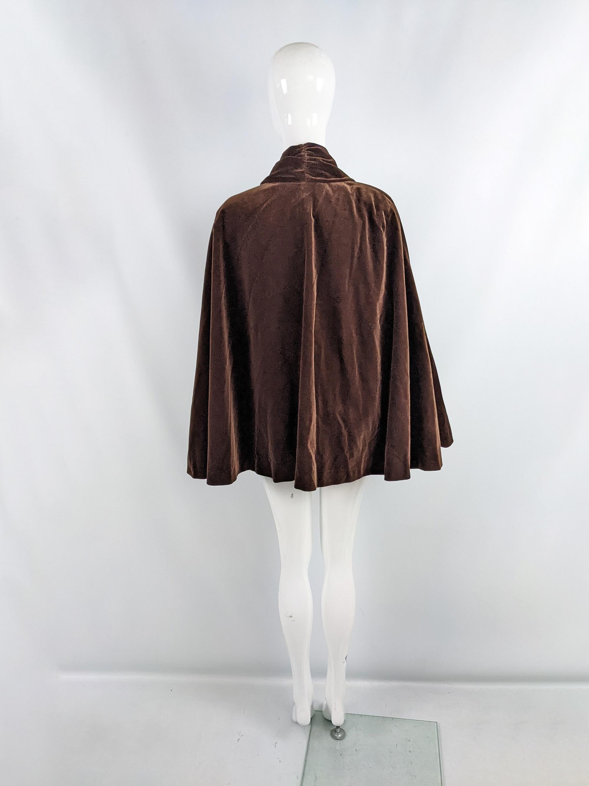 Nicole Farhi Vintage-Abendjacke aus braunem Samt mit Cape, 1980er Jahre im Angebot 2