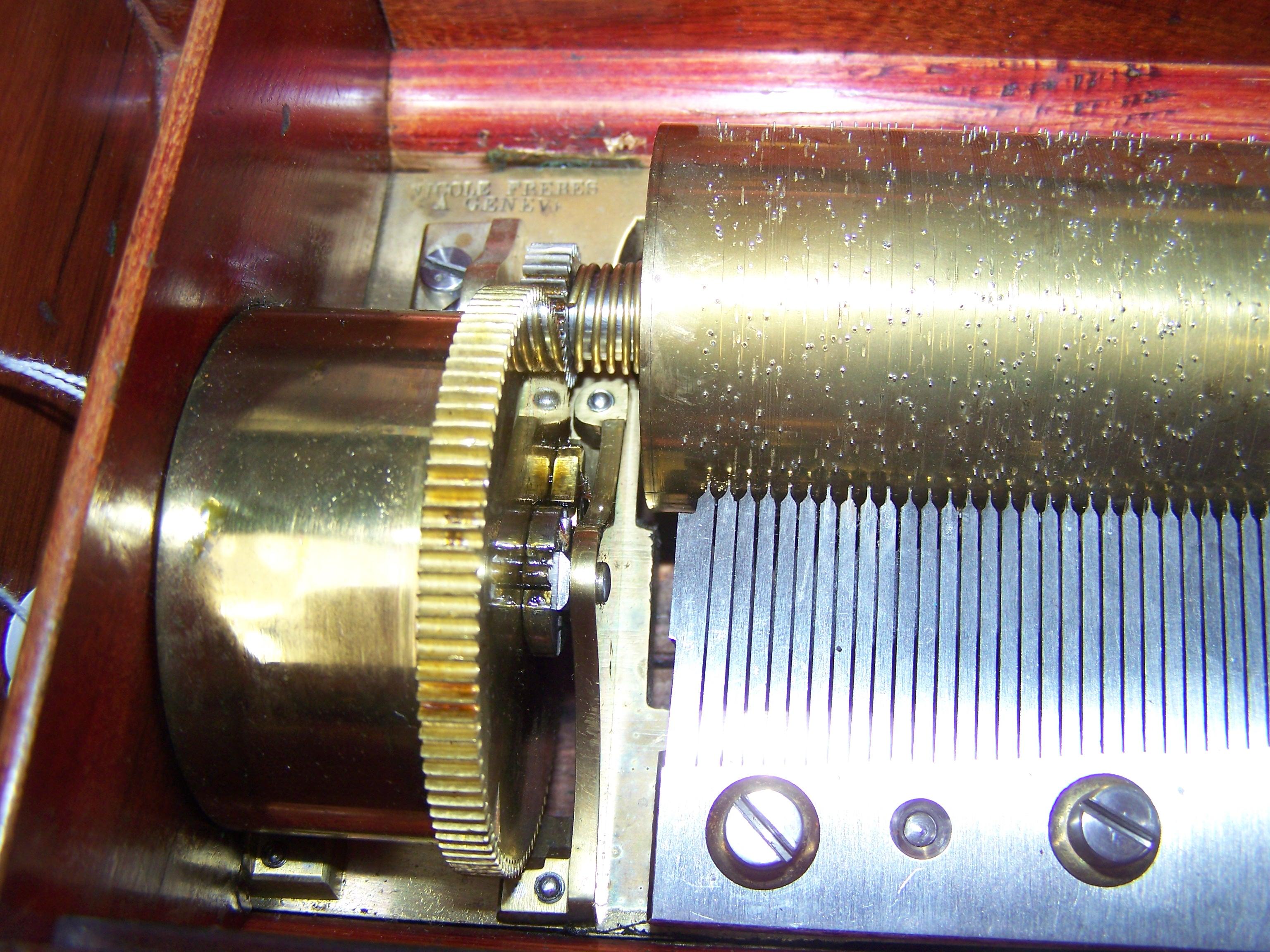 Nicole Freres carillon a mandolino a 6 melodie in vendita 4