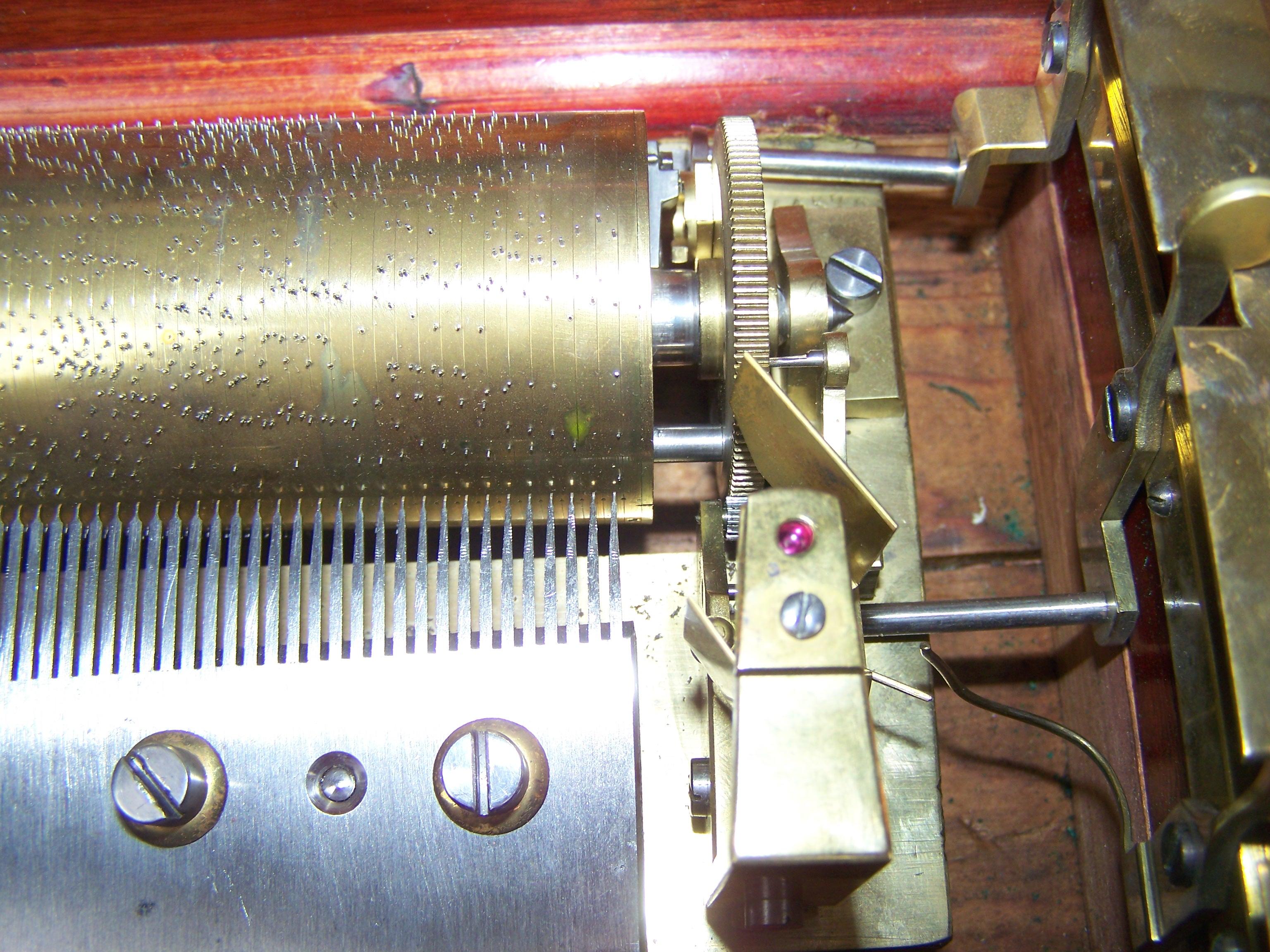 Nicole Freres carillon a mandolino a 6 melodie in vendita 8