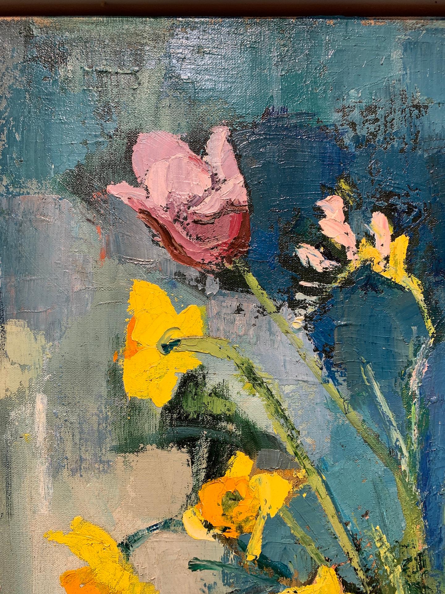 Impressionist 20thC still life of  yellow daffodils and Pink Tulips in a vase - Gray Still-Life Painting by Nicole Guieu