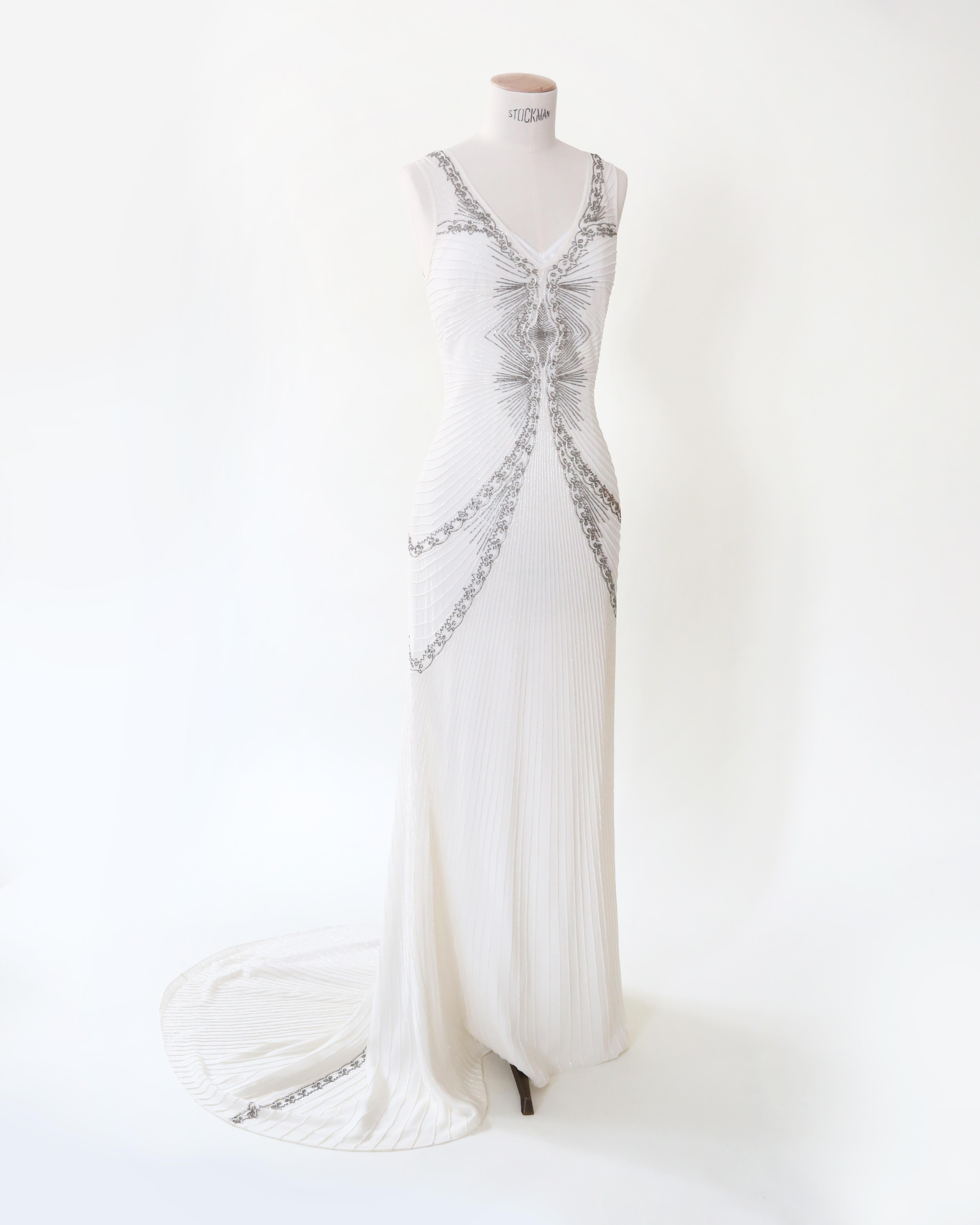 Nicole Miller vestido de novia blanco marfil plateado con pedrería y cola sin espalda en venta 8