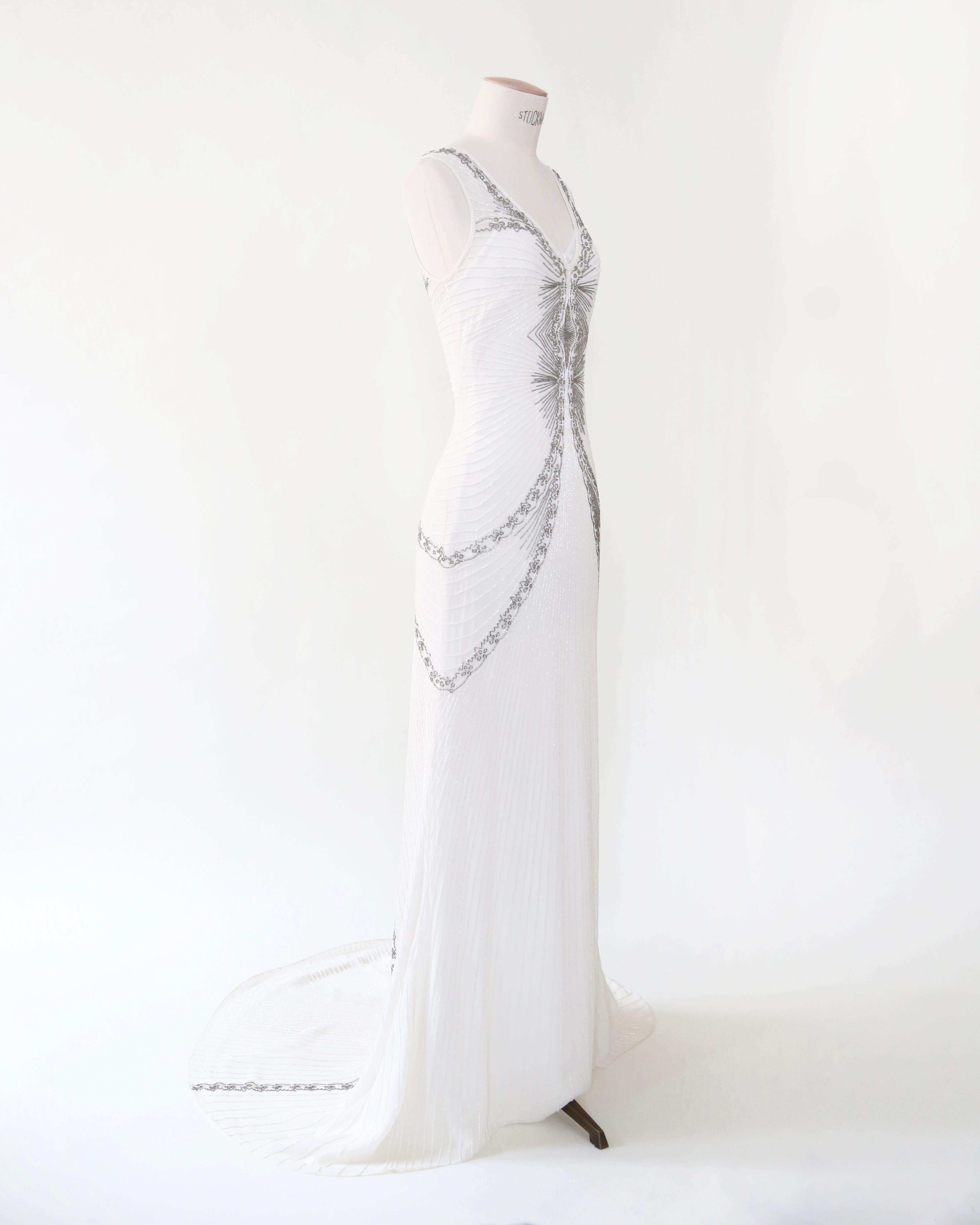 Nicole Miller vestido de novia blanco marfil plateado con pedrería y cola sin espalda en venta 10