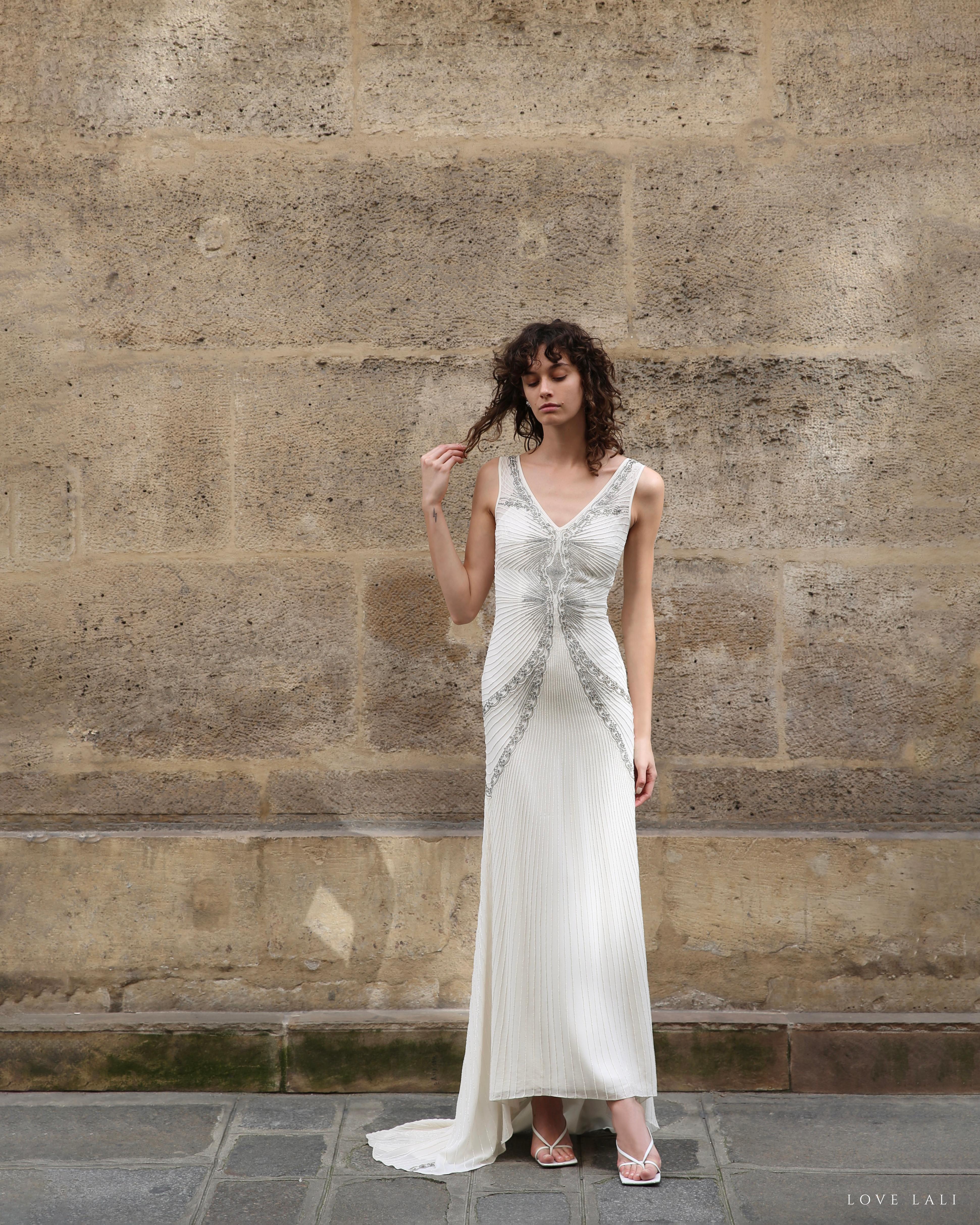 Nicole Miller vestido de novia blanco marfil plateado con pedrería y cola sin espalda en Nuevo estado para la venta en Milano, Lombardia