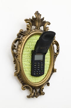"Highly Collectable Clamshell StarTAC", Retro gerahmtes Still-Leben Flip Phone