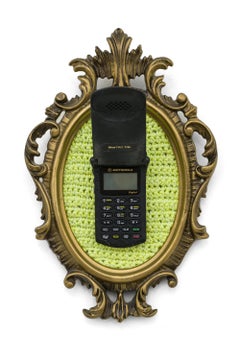"Highly Collectable Clamshell StarTAC", Retro gerahmtes Still-Leben Flip Phone