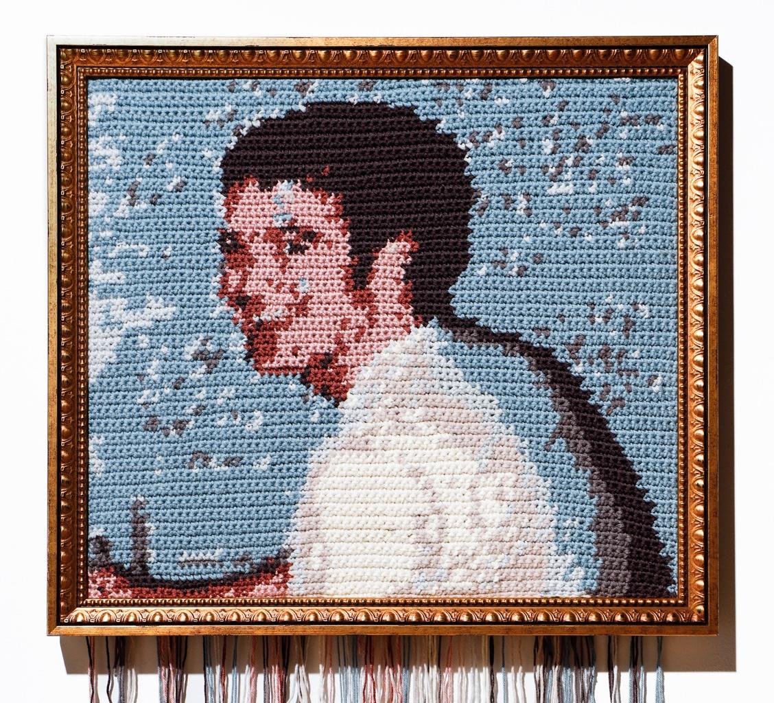 „MySpace Tom No. 1“ Textilporträt, Glitch-Motiv, Häkel-Acryl im Angebot 1