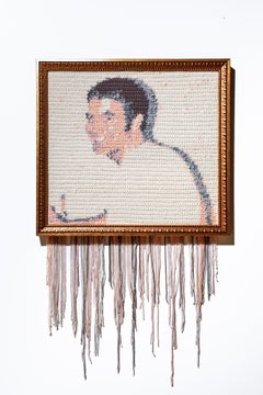 „MySpace Tom No. 1“ Textilporträt, Glitch-Motiv, Häkel-Acryl