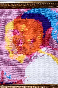 « MySpace Tom No. 3 », portrait en textile, motif pailleté, acrylique au crochet