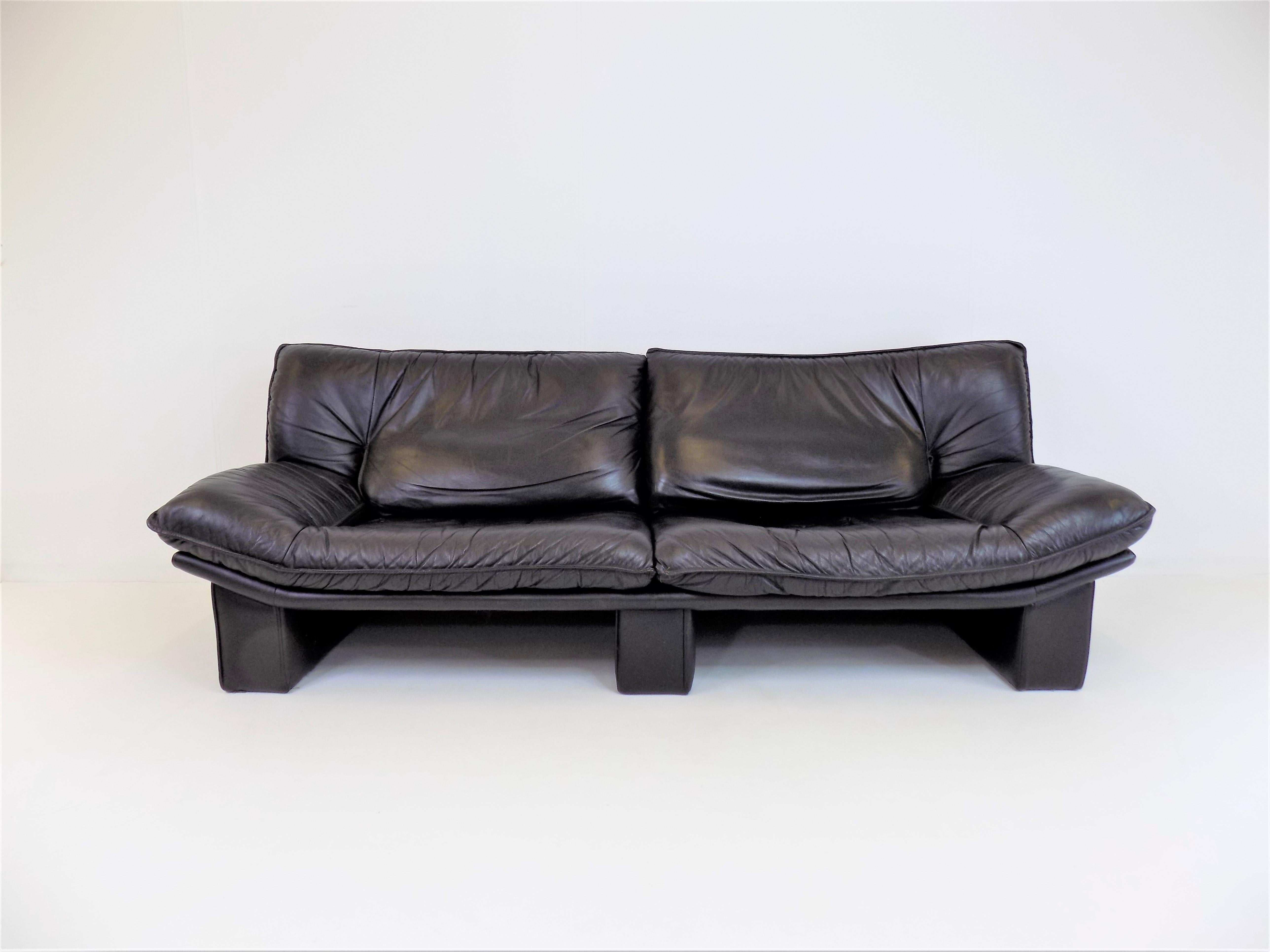 Nicoletti Salotti ambassador black leather living room set 6