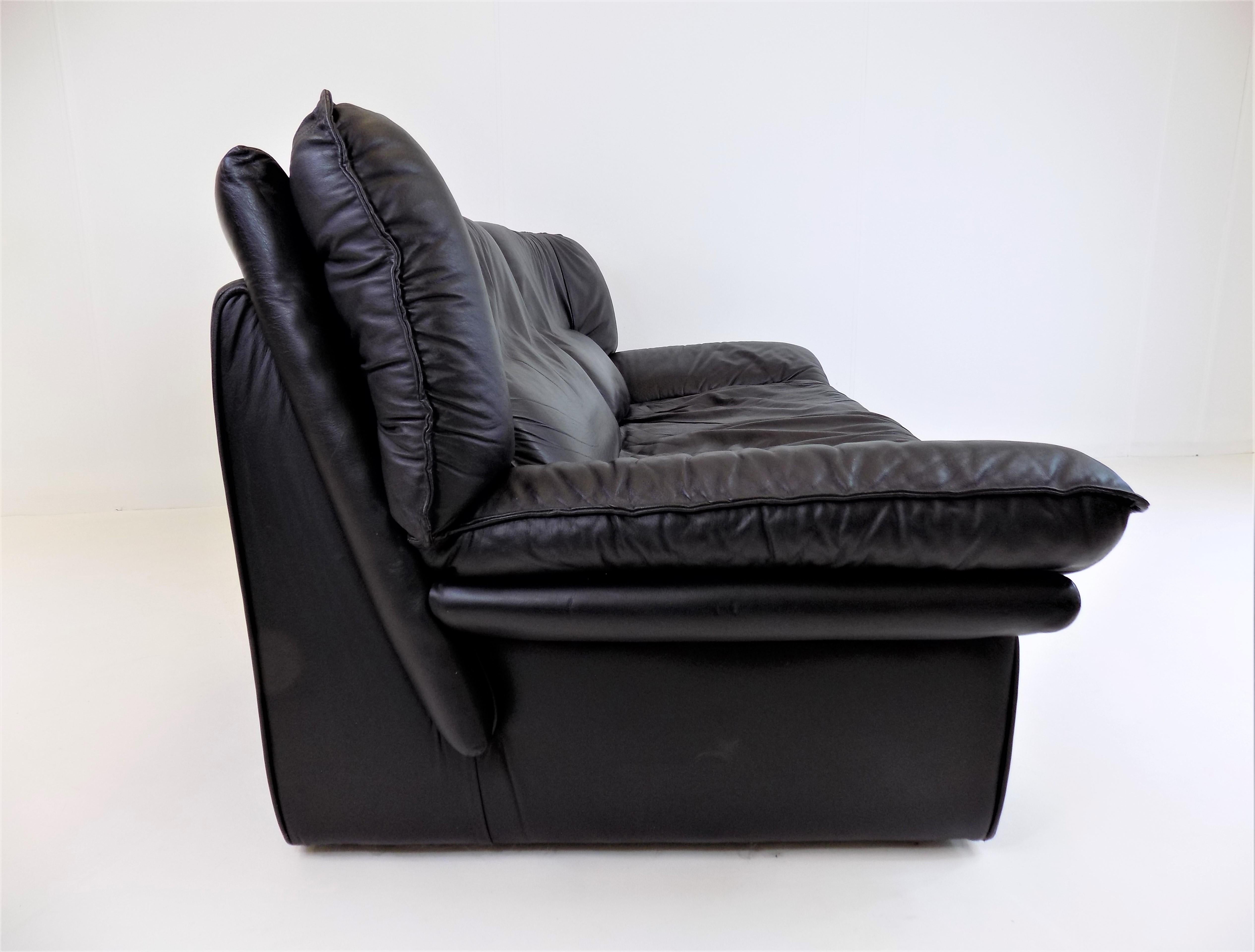 nicoletti salotti loveseat