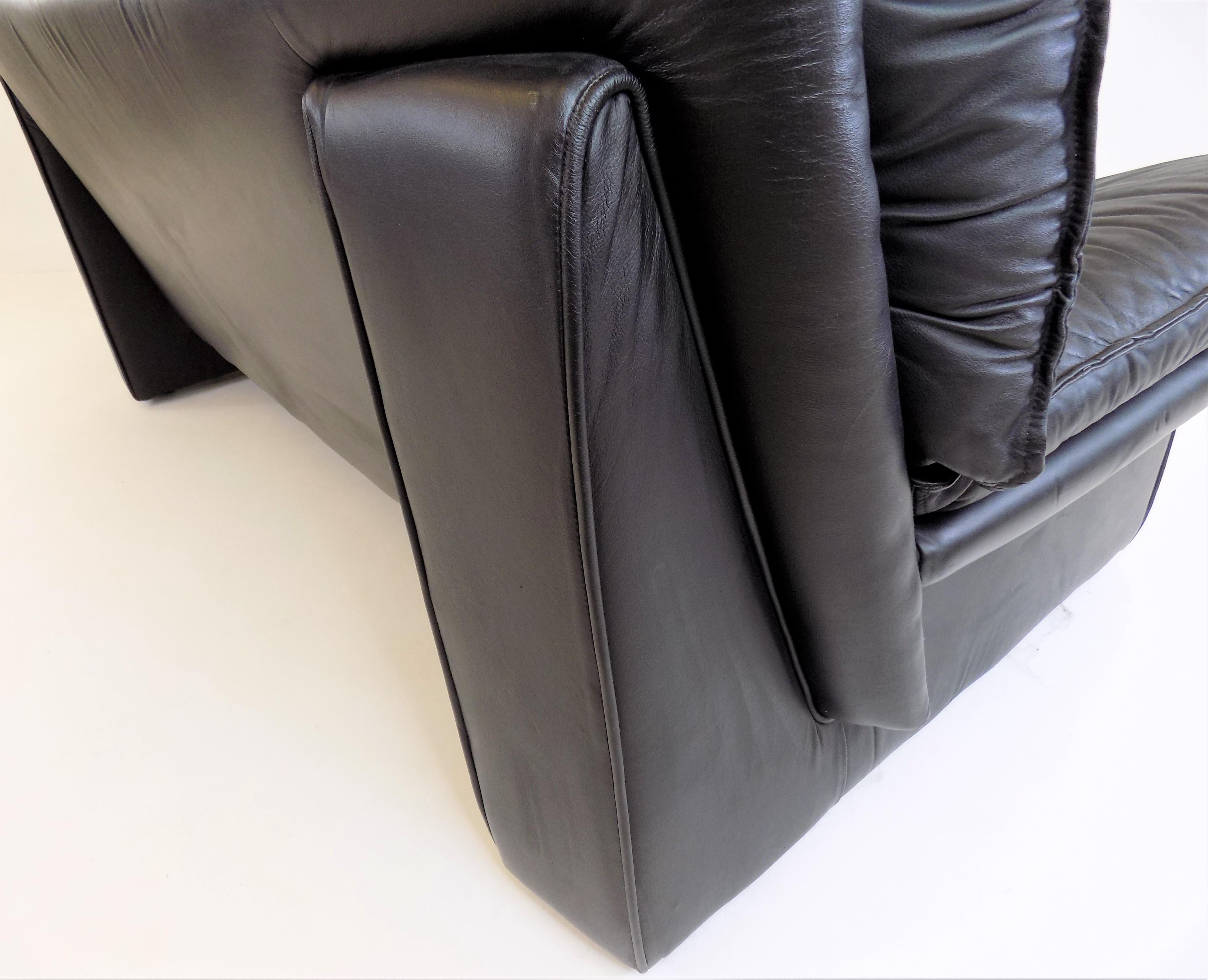 nicoletti salotti leather sofa