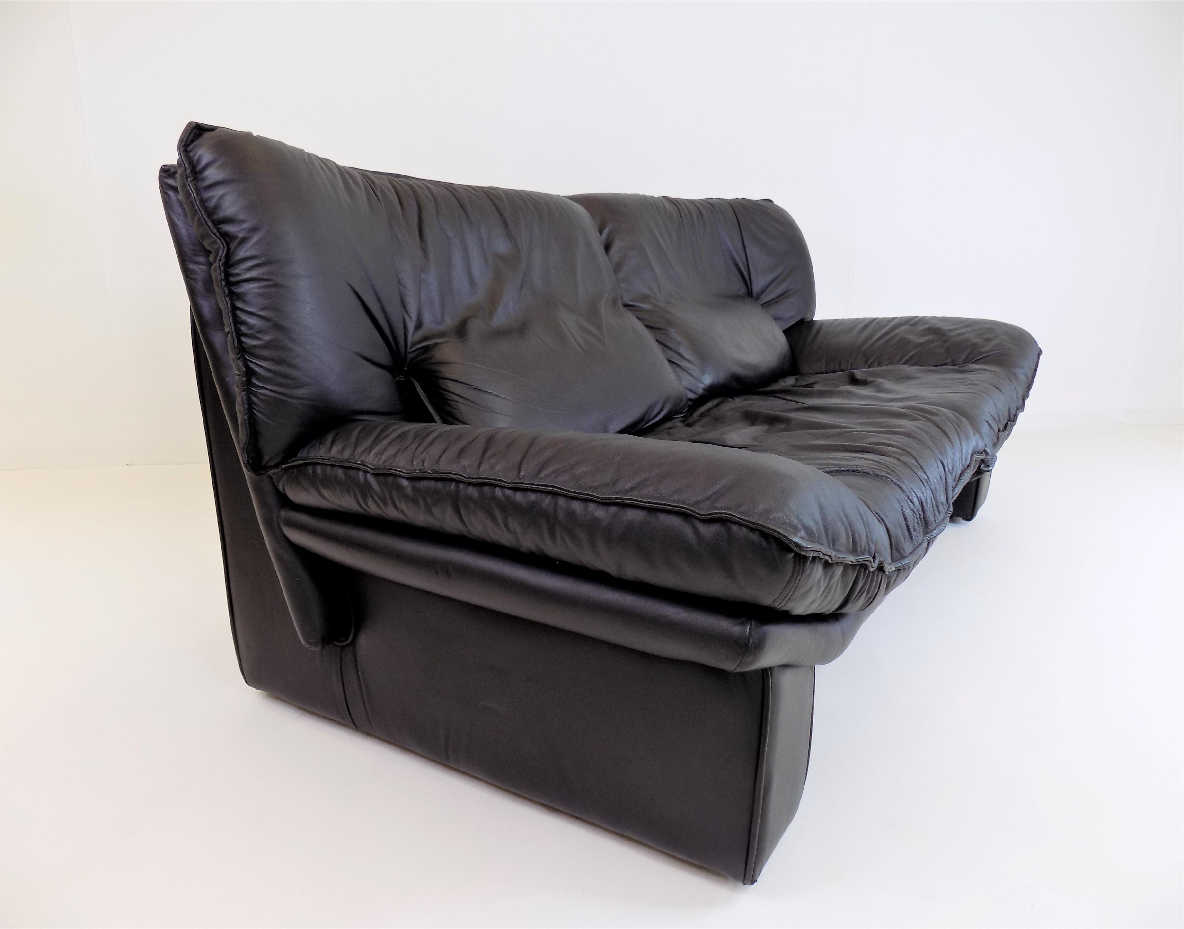 Post-Modern Nicoletti Salotti Ambassador leather 2 seater sofa