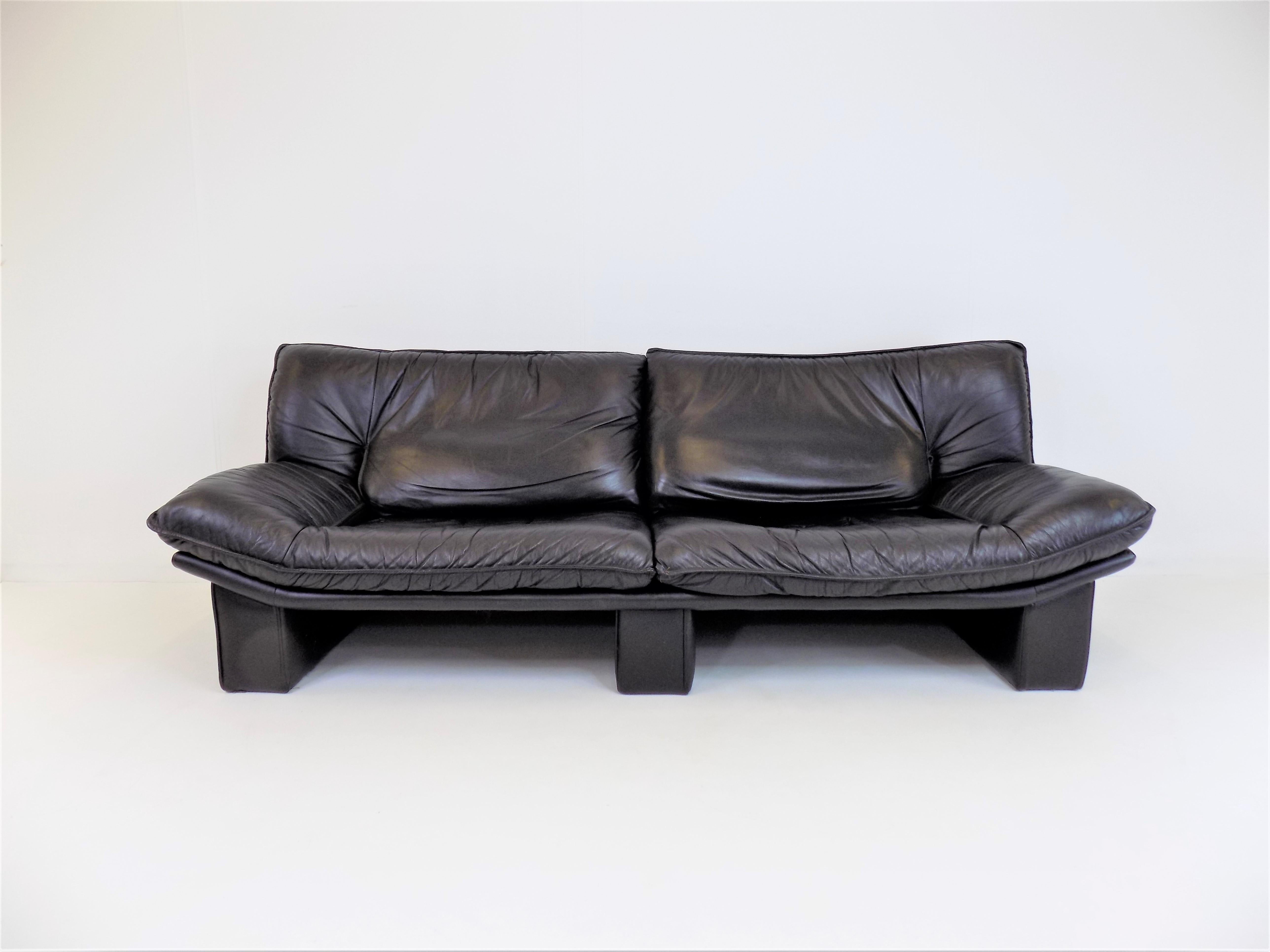 Italian Nicoletti Salotti Ambassador leather 3 seater sofa