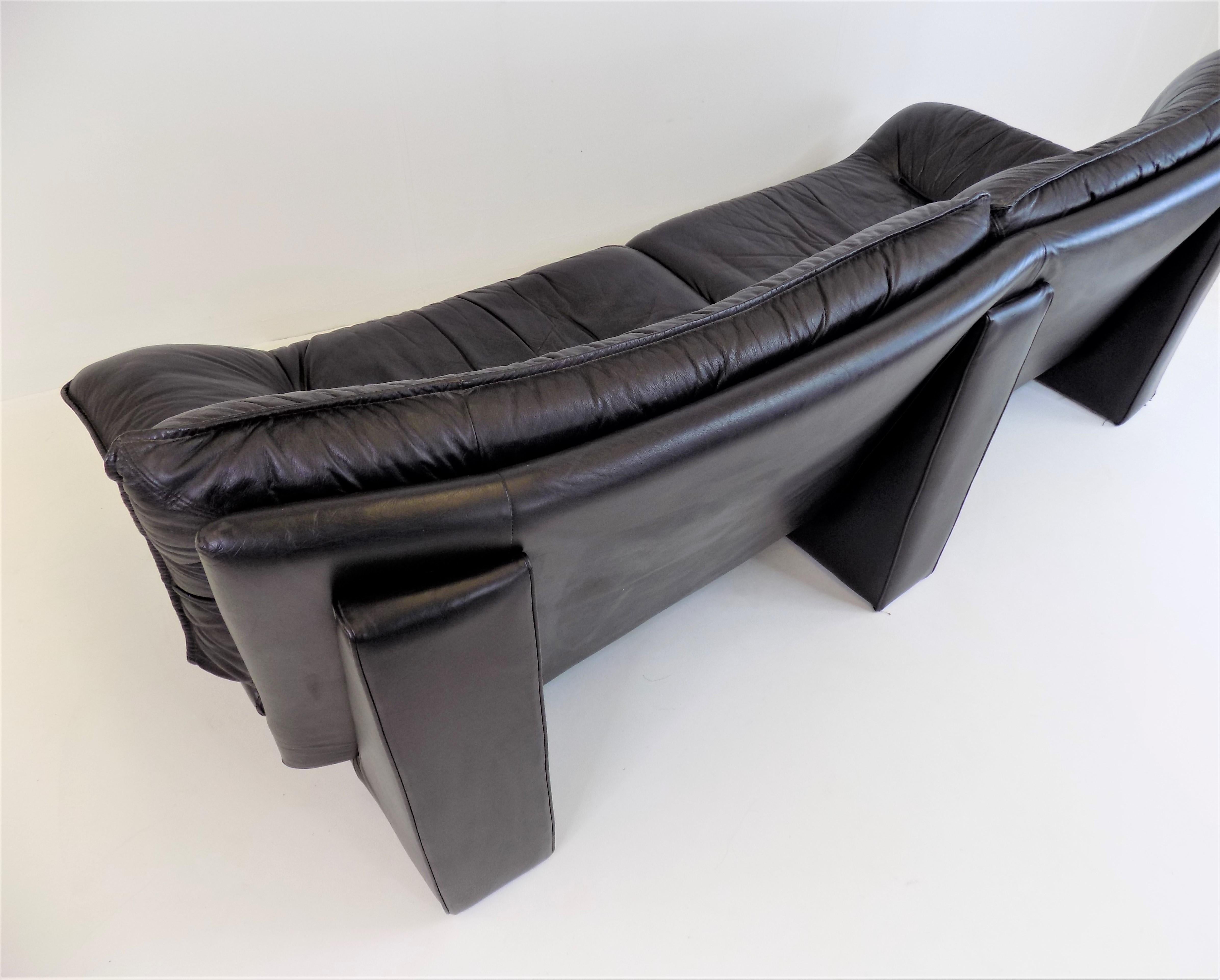 Italian Nicoletti Salotti Ambassador leather 3 seater sofa