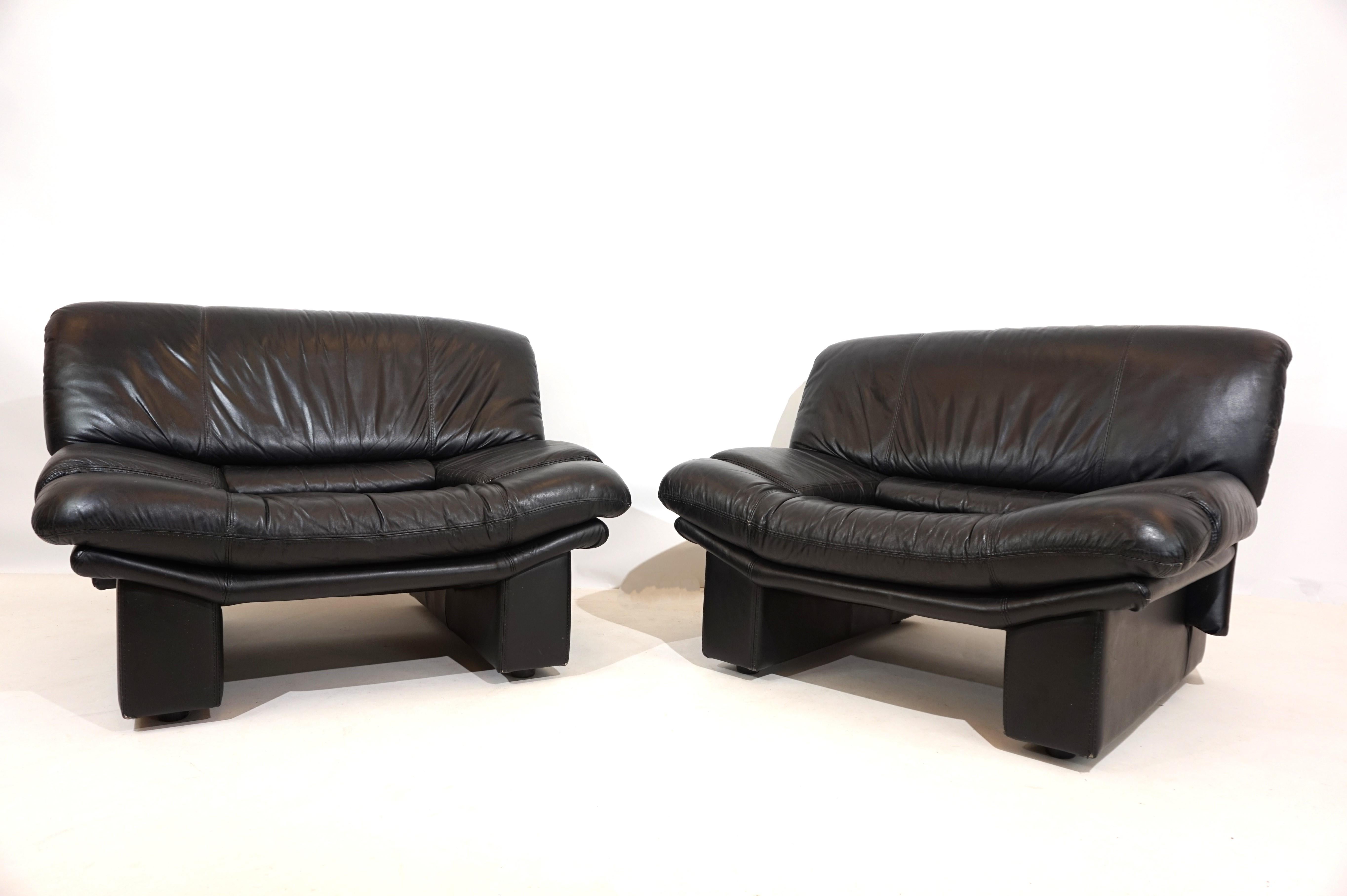 Italian Nicoletti Salotti Ambassador leather armchair set of 2 for Avanti For Sale