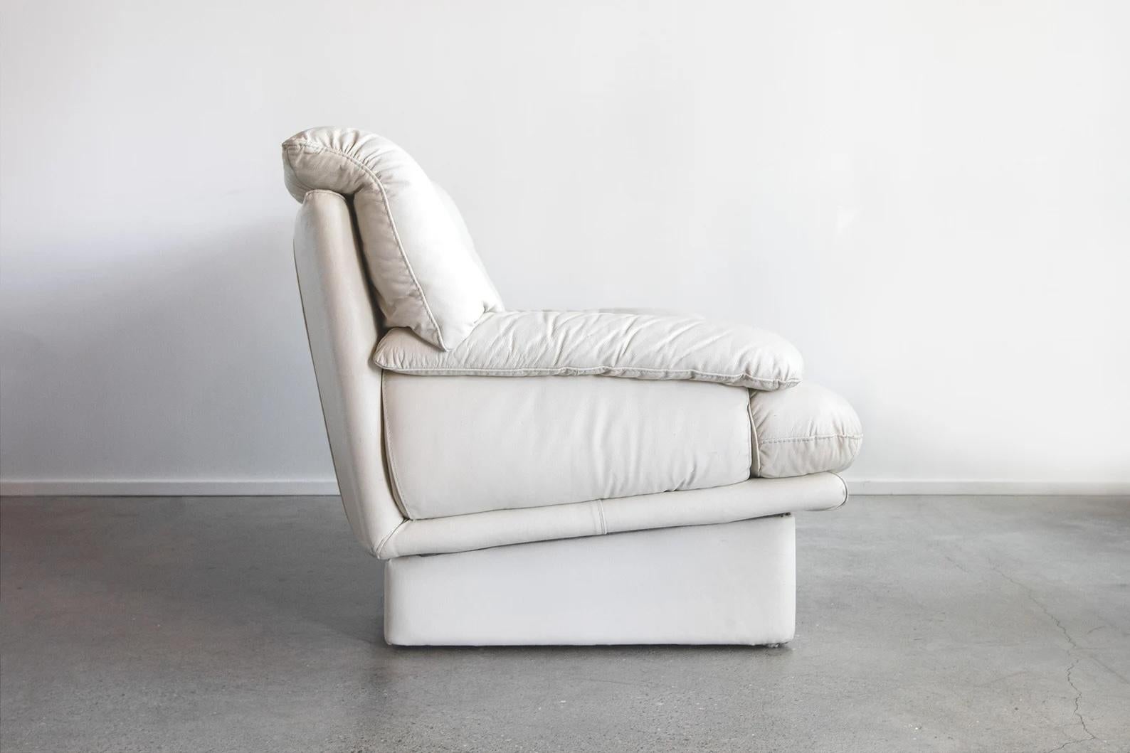 Mid-Century Modern Nicoletti Salotti Italian Leather Chair Loveseat Cream c. 1970 For Sale