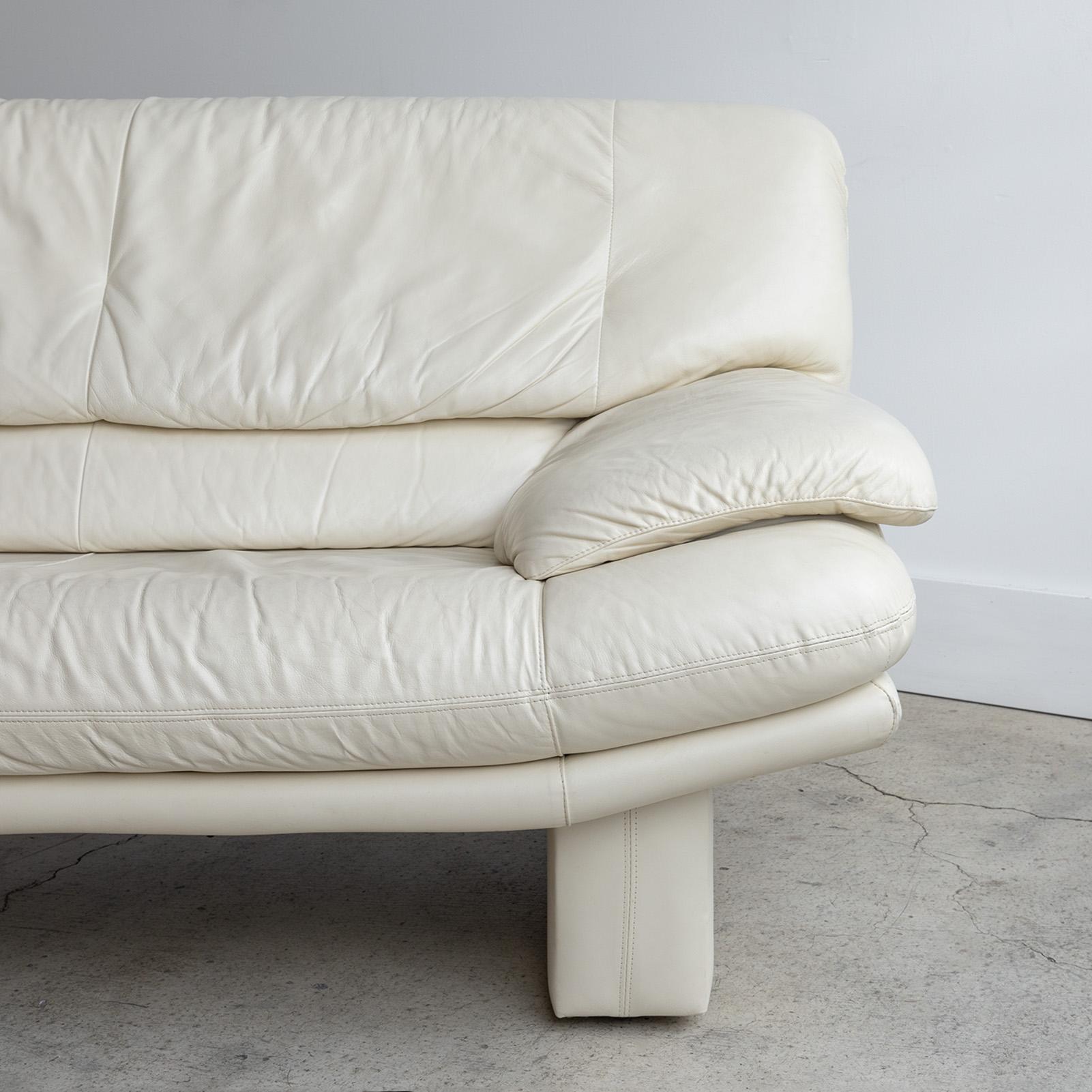 Italiano Nicoletti Salotti Italian Leather Sofa Cream c. 1970 in vendita
