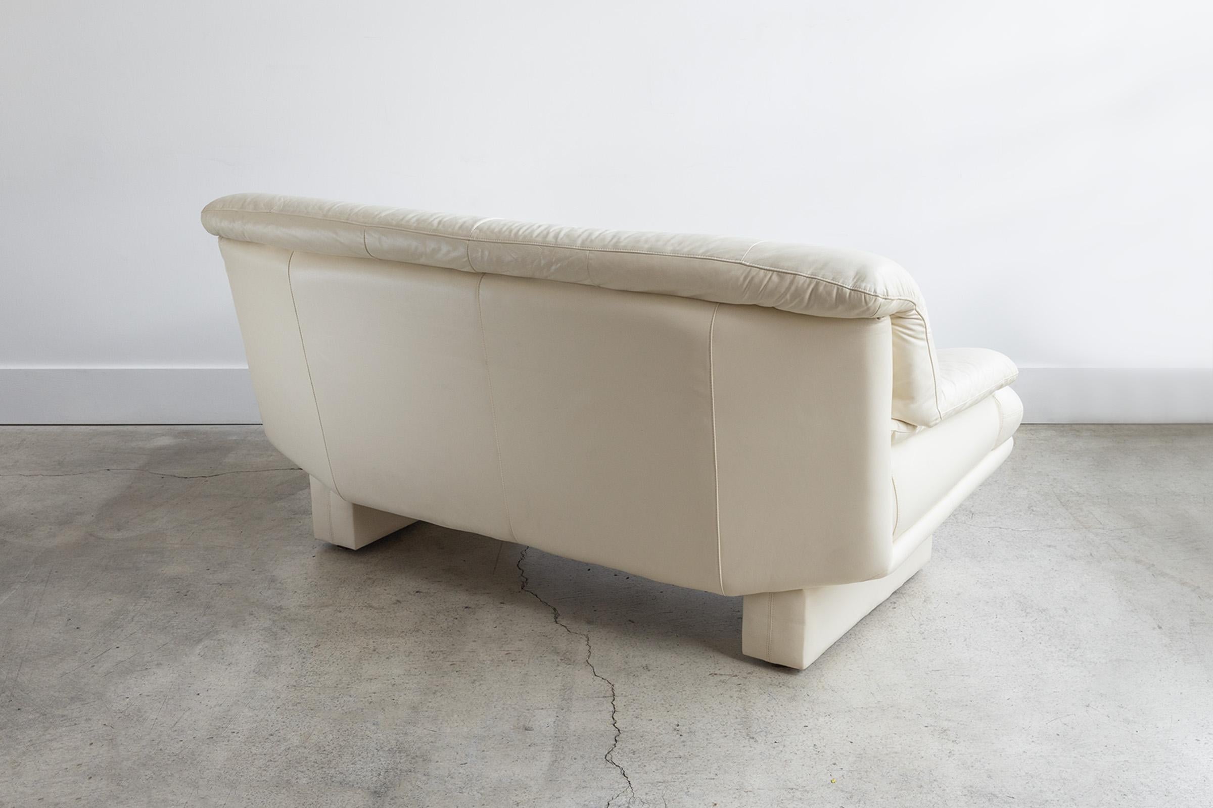 Nicoletti Salotti Italian Leather Sofa Cream C 1970 For Sale At 1stDibs