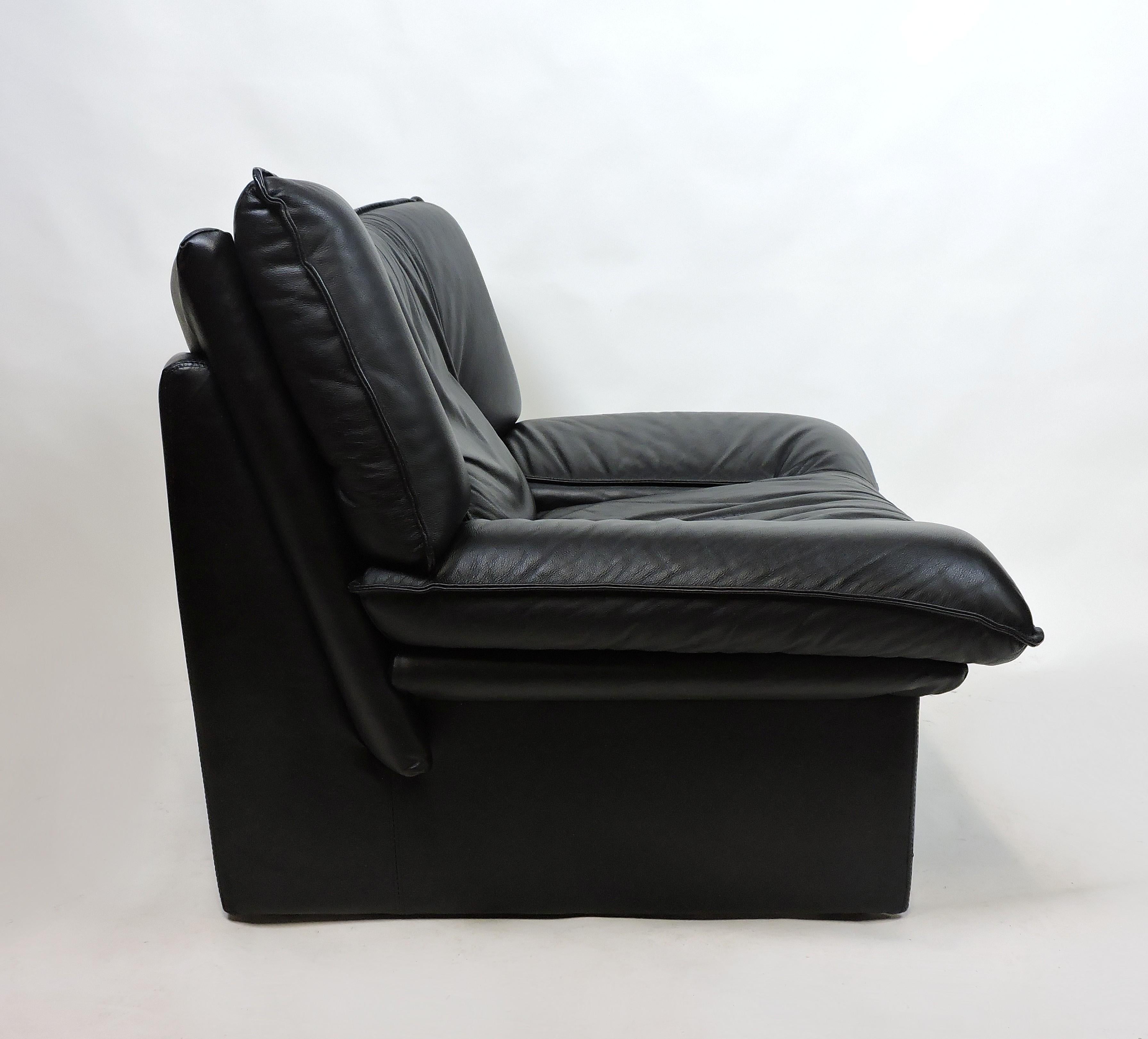 Late 20th Century Nicoletti Salotti Italian Post Modern Black Leather Lounge Chair