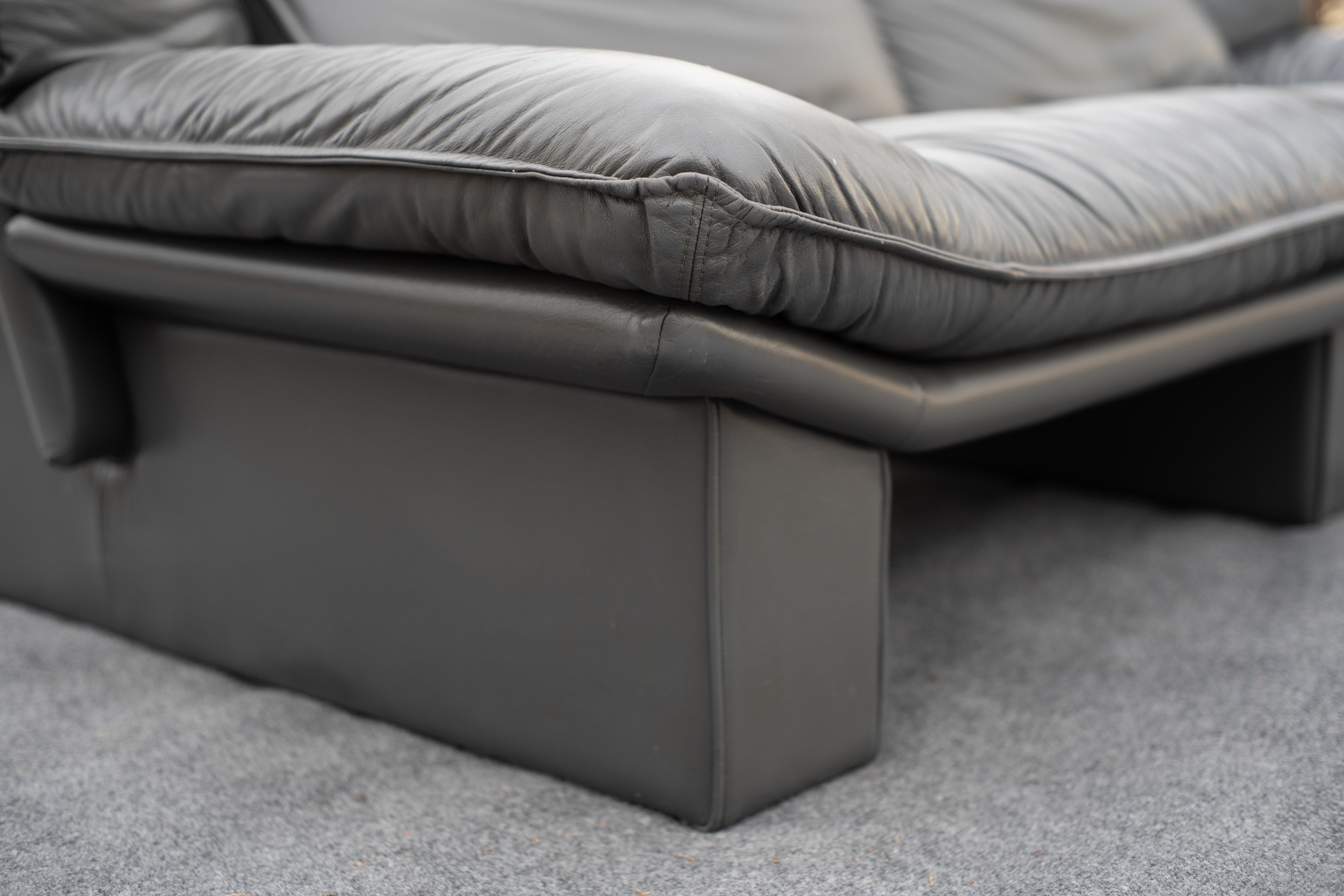 Nicoletti Salotti Italian Slate Leather Large Post Modern Three-Seater Sofa 8