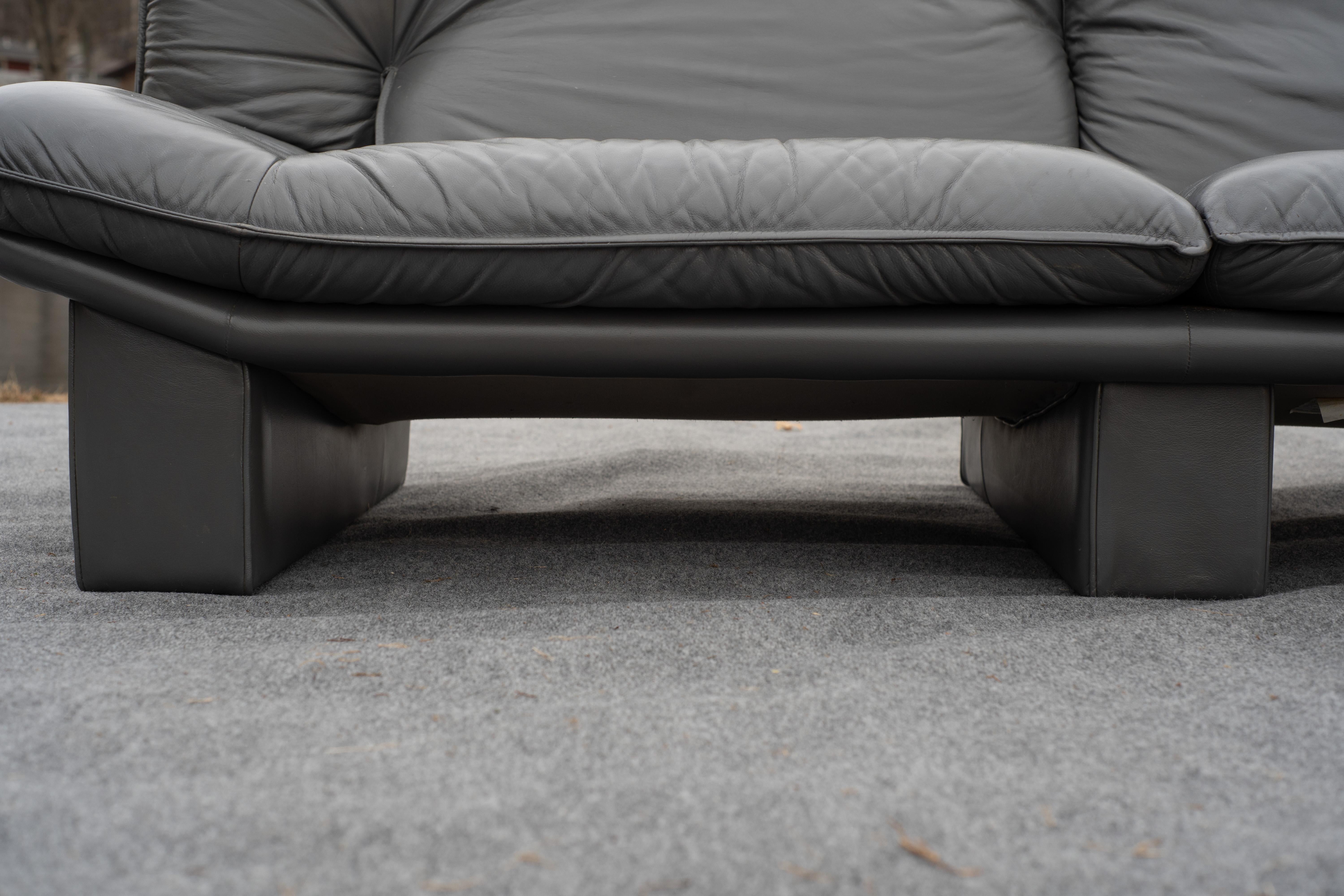 Nicoletti Salotti Italian Slate Leather Large Post Modern Three-Seater Sofa 10