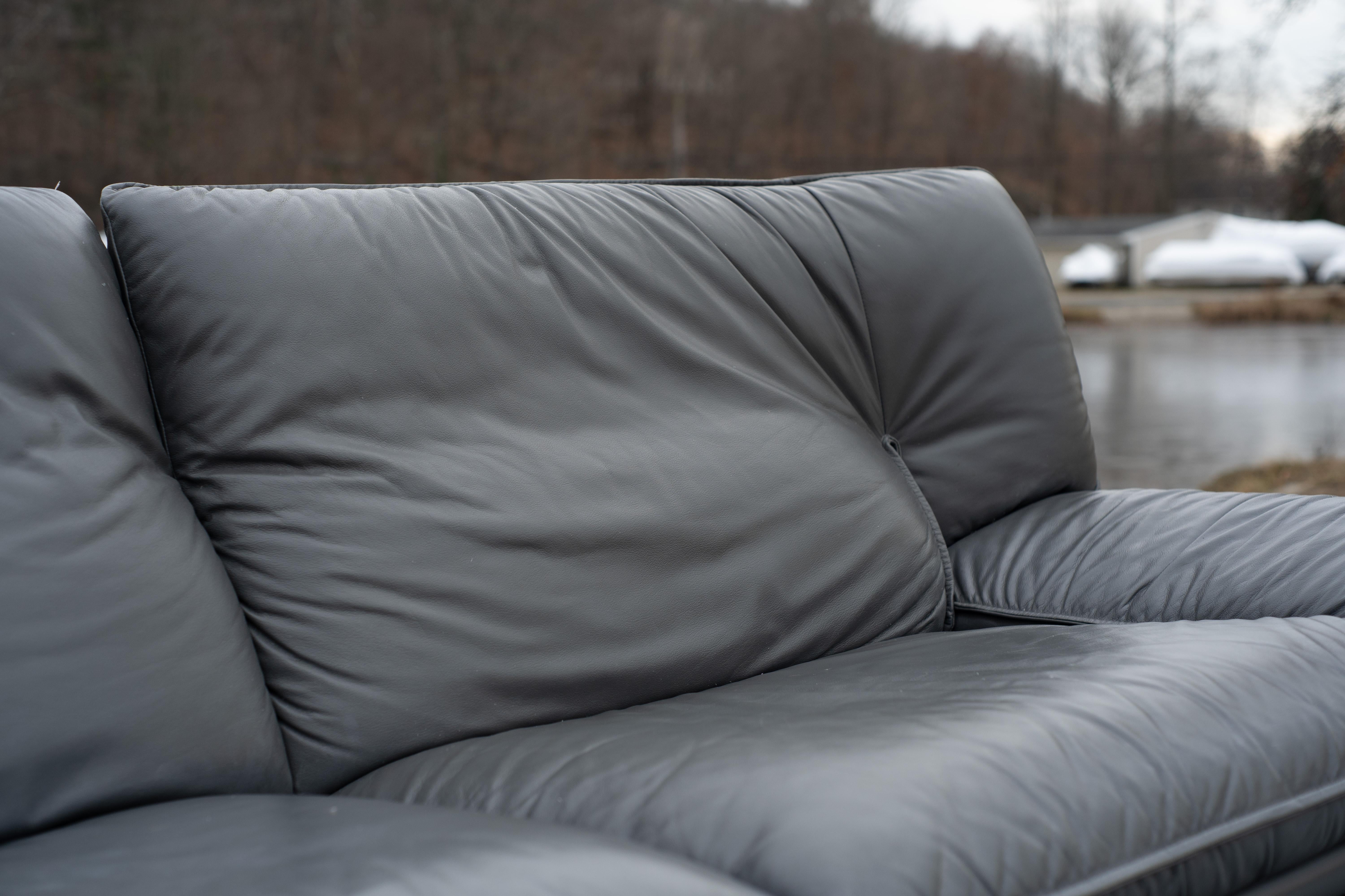 Late 20th Century Nicoletti Salotti Italian Slate Leather Large Post Modern Three-Seater Sofa