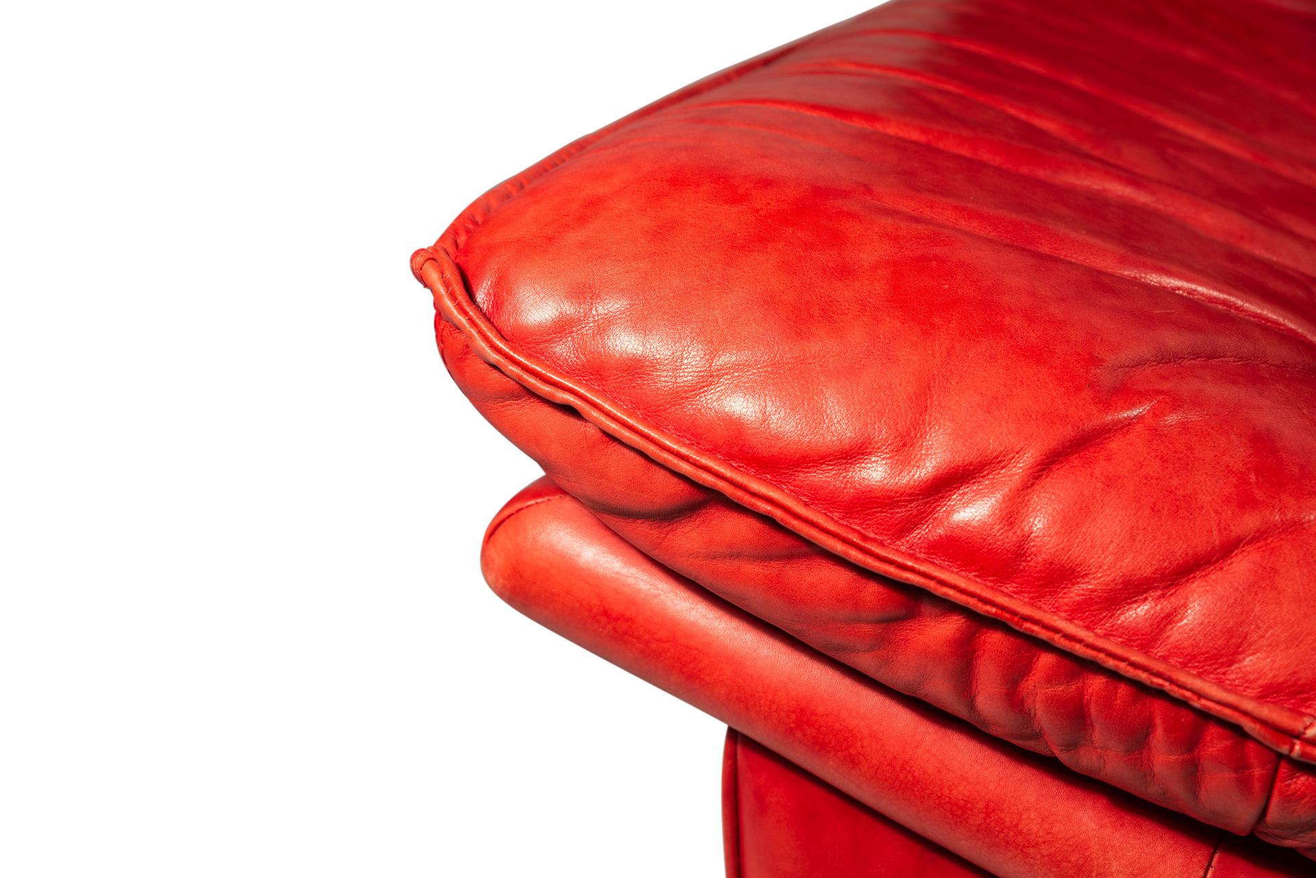 italien Nicoletti Salotti, Paire de fauteuils en cuir, vers 1970, Italie