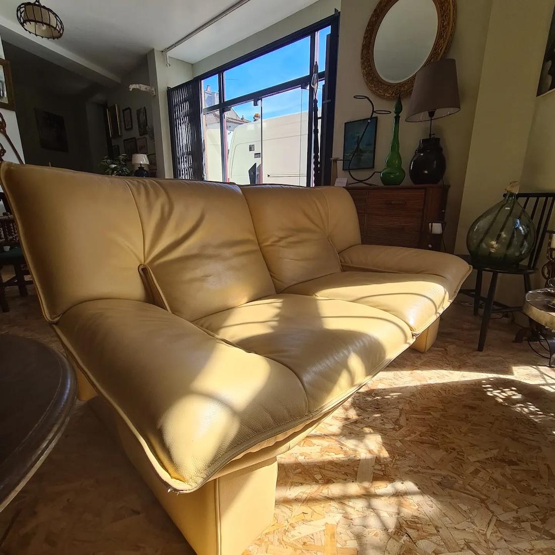 Nicoletti Salotti Post-Modern Italian Leather Sofa For Sale 1