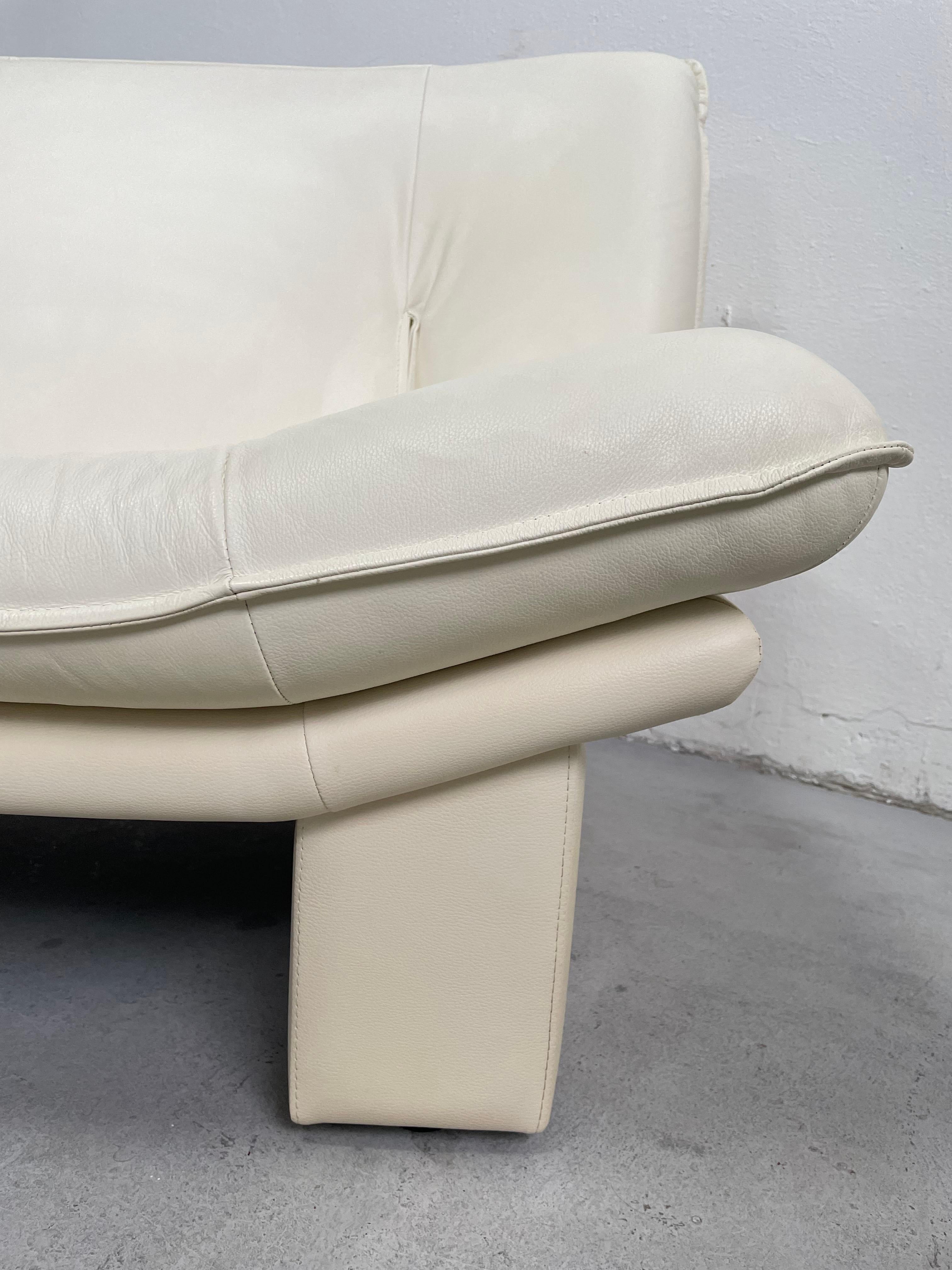 Late 20th Century Nicoletti Salotti Postmodern Italian Ivory White Leather or Leatherete Sofa 1980