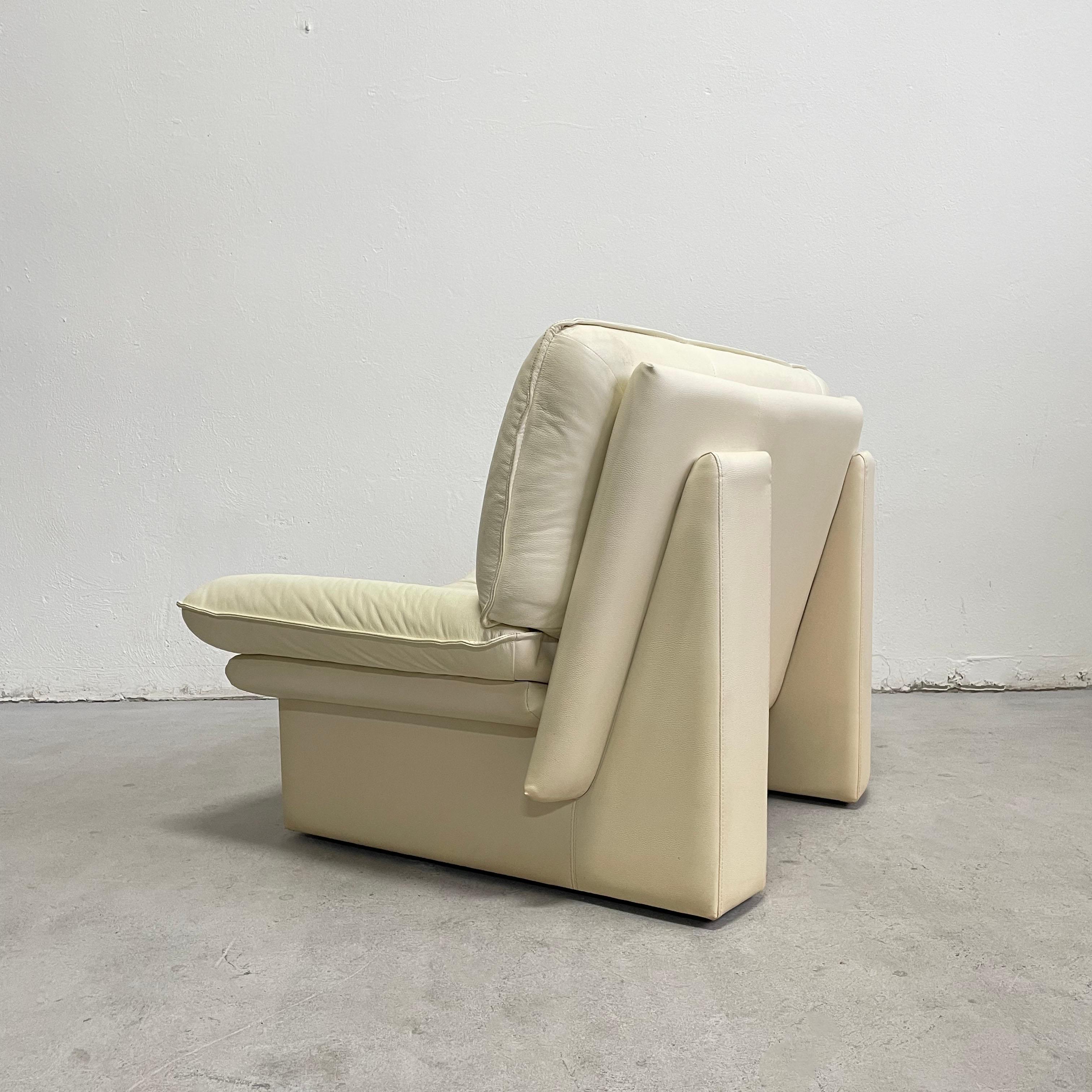 Nicoletti Salotti Postmodern Italian Ivory White Leather or Leatherette Armchair In Good Condition In Zagreb, HR