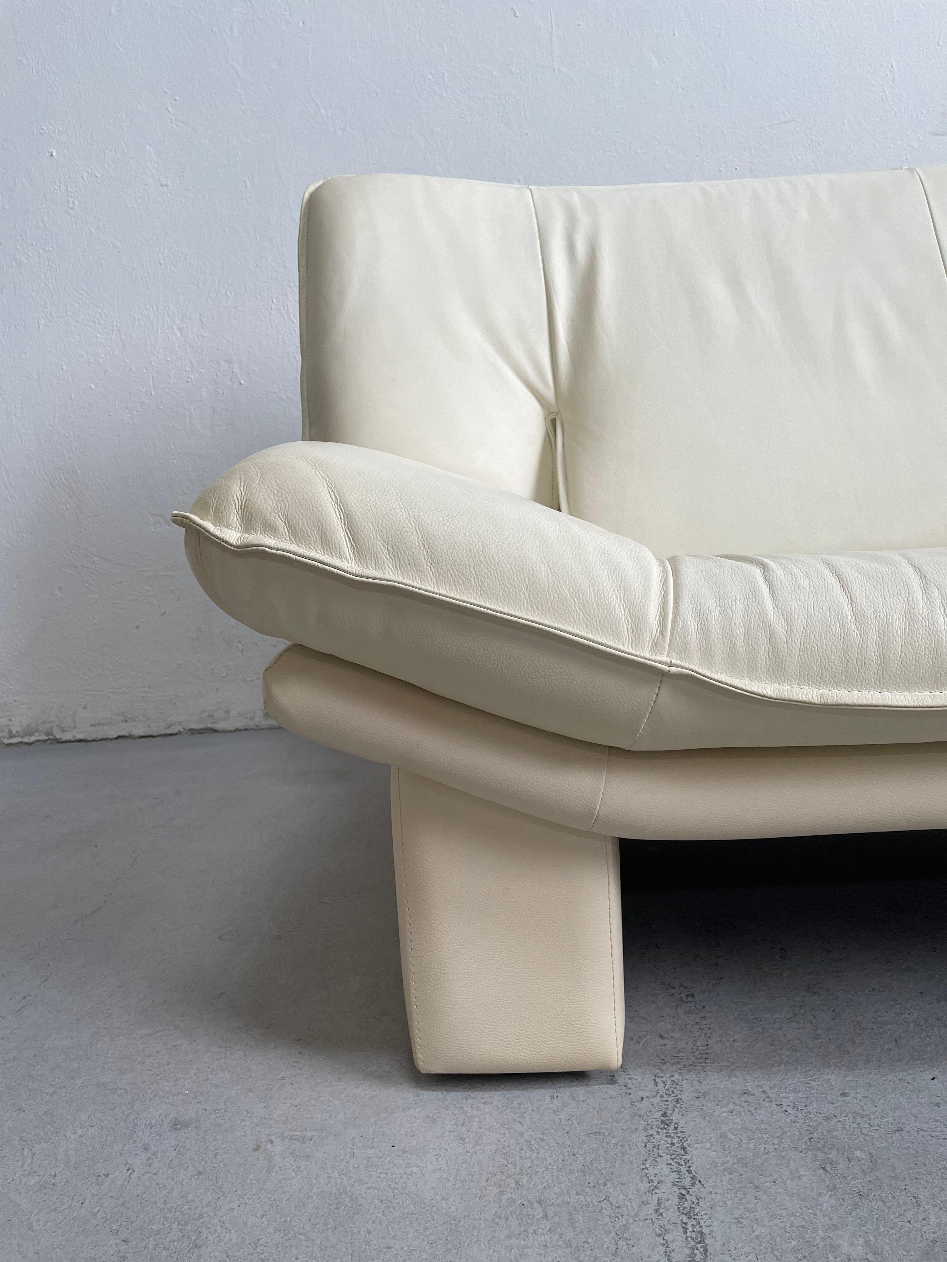 Nicoletti Salotti Postmodern Italian Ivory White Leather or Leatherette Sofa 3