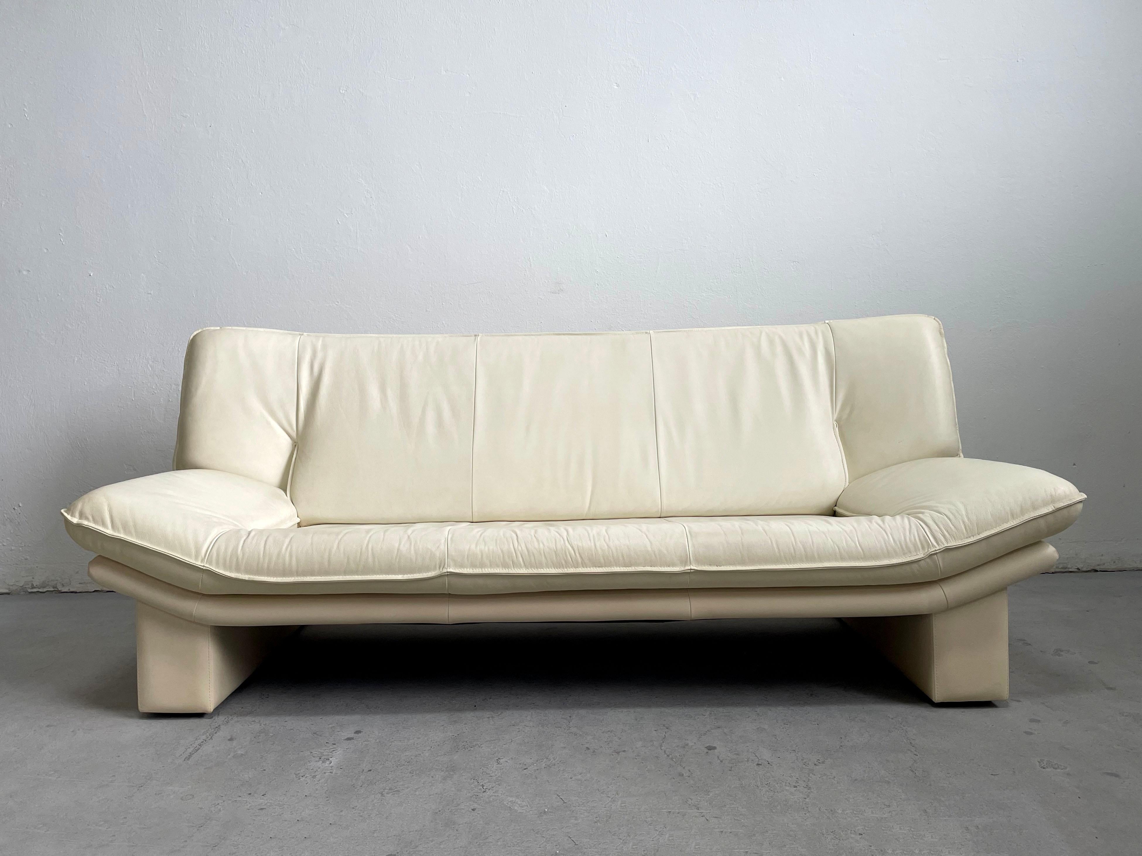 Nicoletti Salotti Postmodern Italian Ivory White Leather or Leatherette Sofa 4