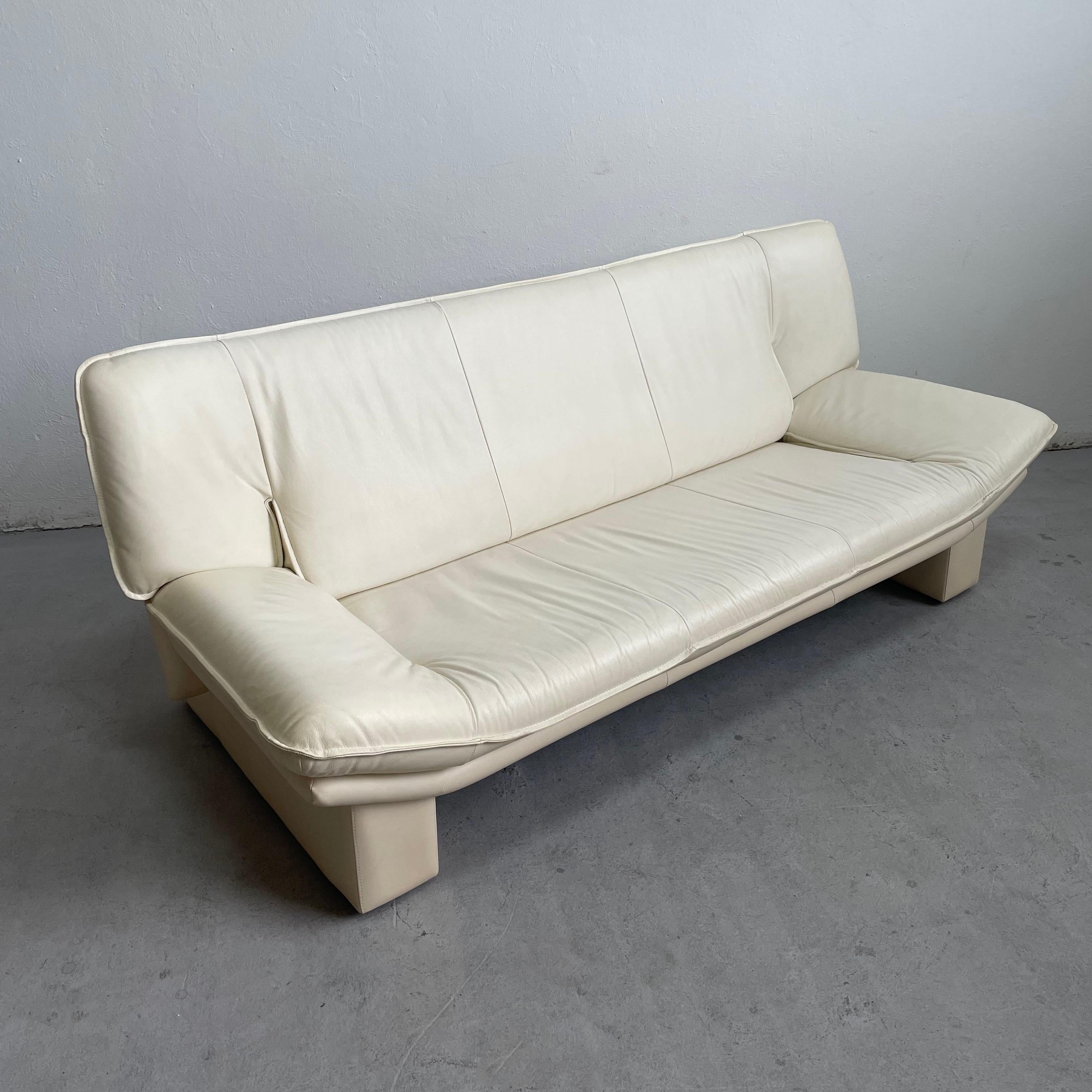 Late 20th Century Nicoletti Salotti Postmodern Italian Ivory White Leather or Leatherette Sofa