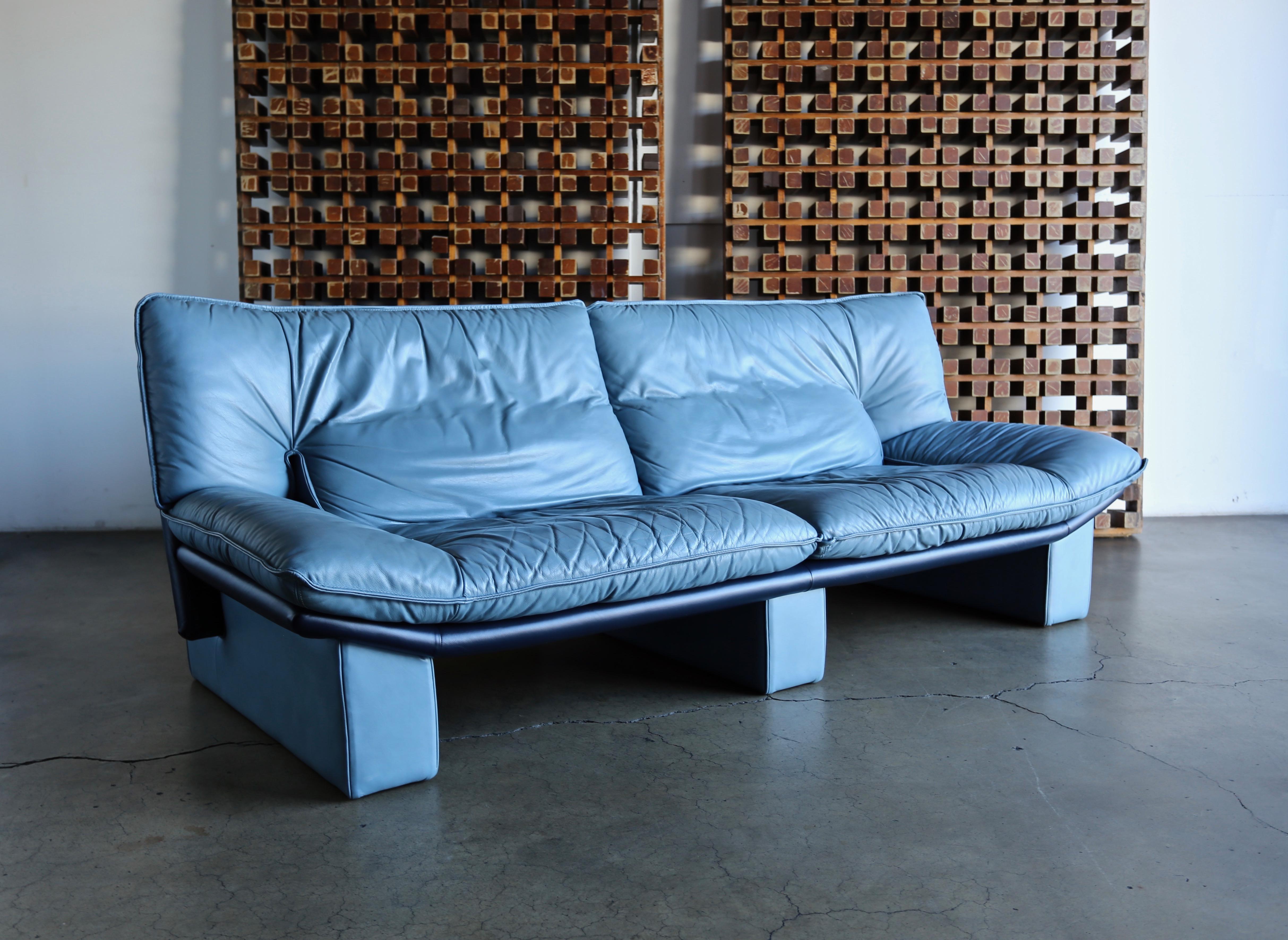 Nicoletti Salotti Postmodern Italian blue leather sofa, circa 1980. 

    