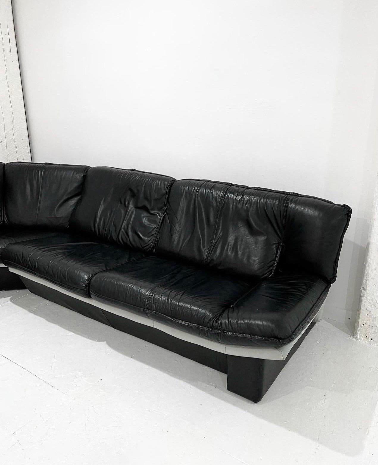 Nicoletti Salotti Style Post Modern Leather Sectional, circa 1980s In Good Condition In Brooklyn, NY