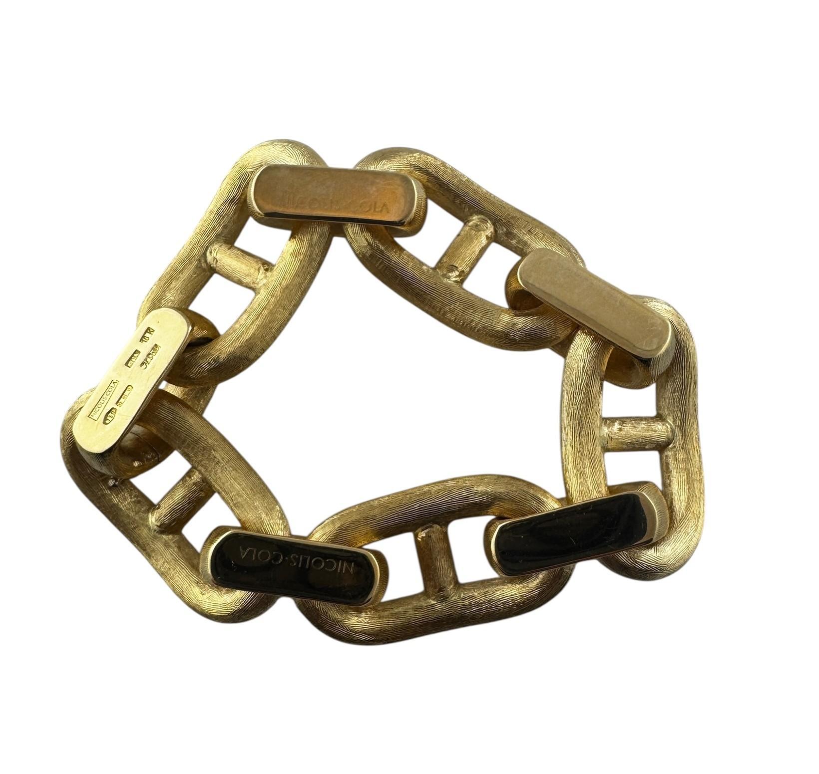 Contemporary Nicolis Cola 18K Yellow Gold Textured Large Oval Mariner Link Bracelet #22314 For Sale