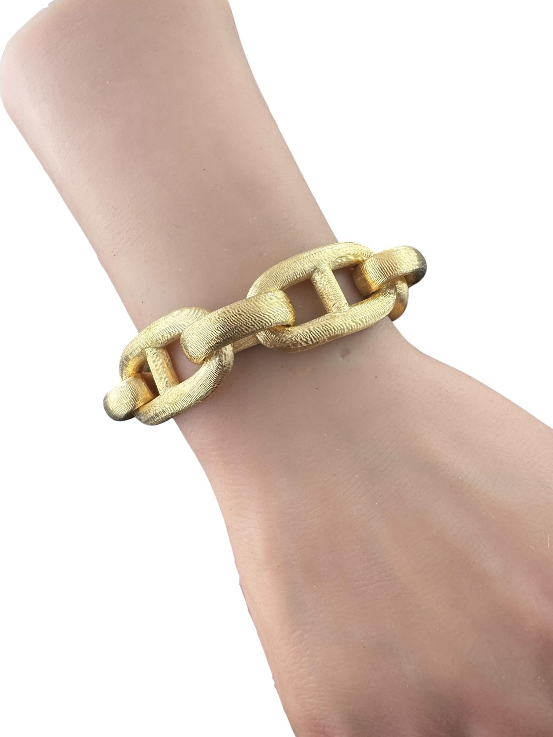 Nicolis Cola 18K Yellow Gold Textured Large Oval Mariner Link Bracelet #22314 For Sale 1