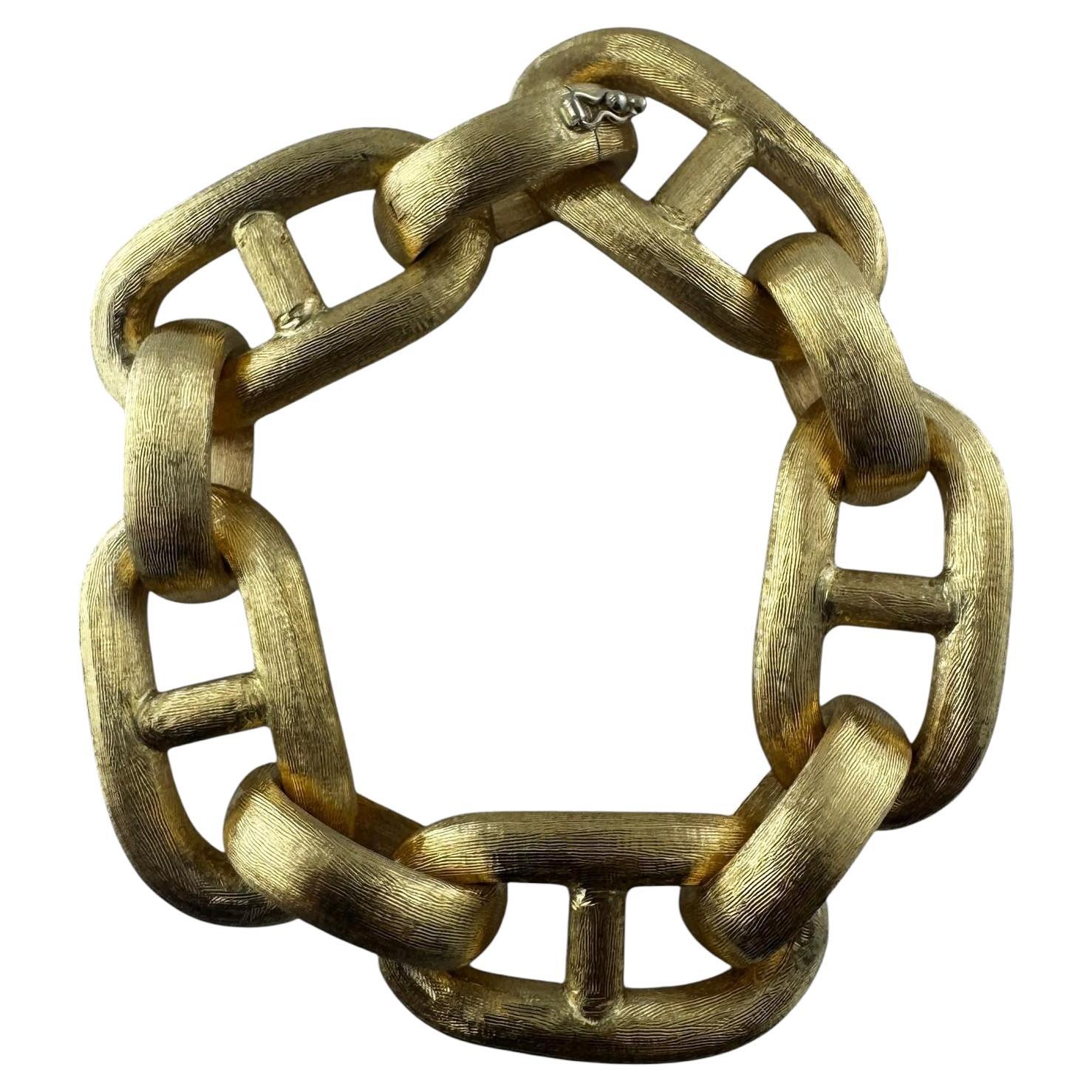 Nicolis Cola 18K Yellow Gold Textured Large Oval Mariner Link Bracelet #22314 For Sale