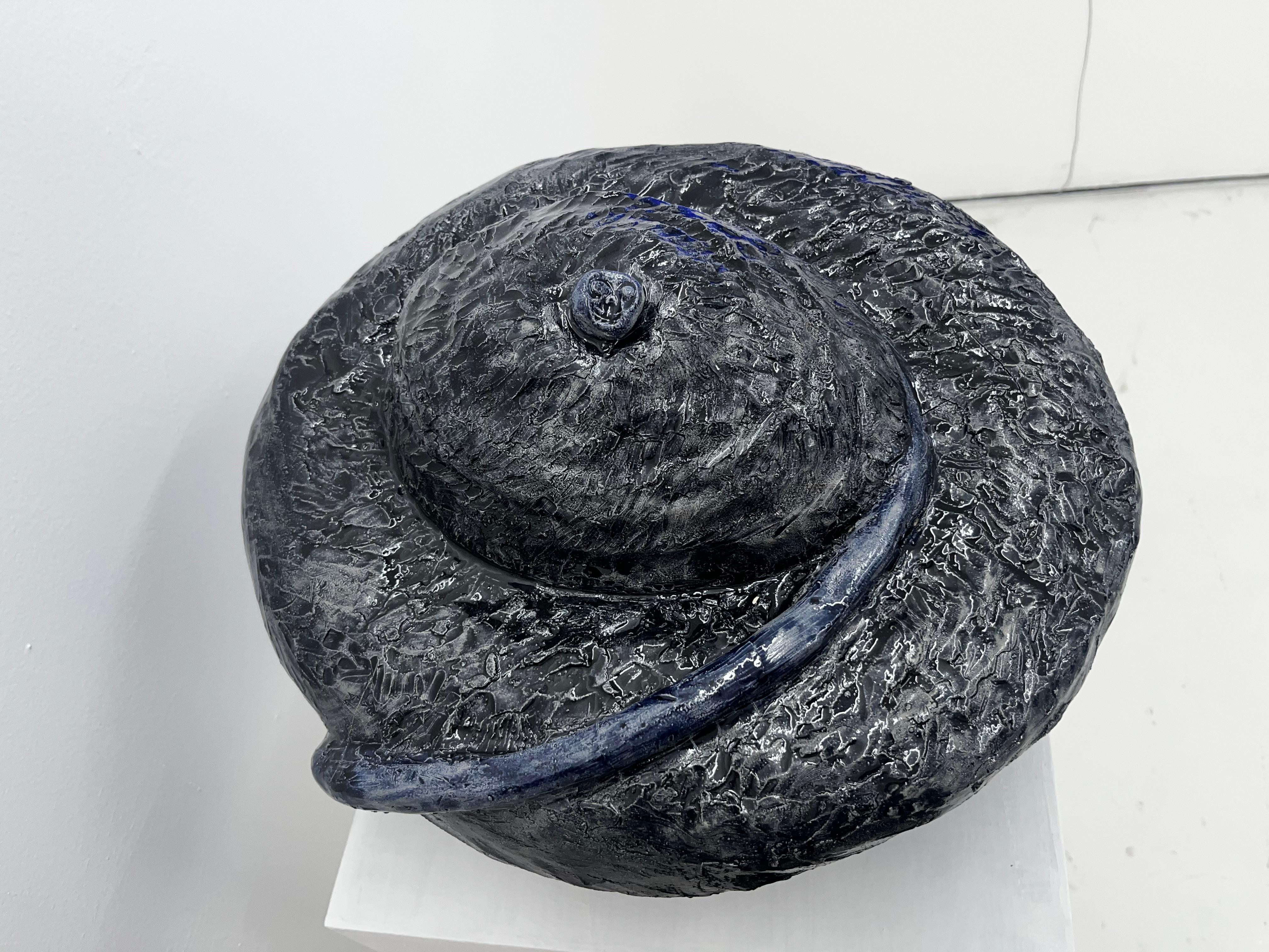 Untitled - organic sculpture, blue and black, high temperature ceramic - Sculpture by Nicolás Guzmán